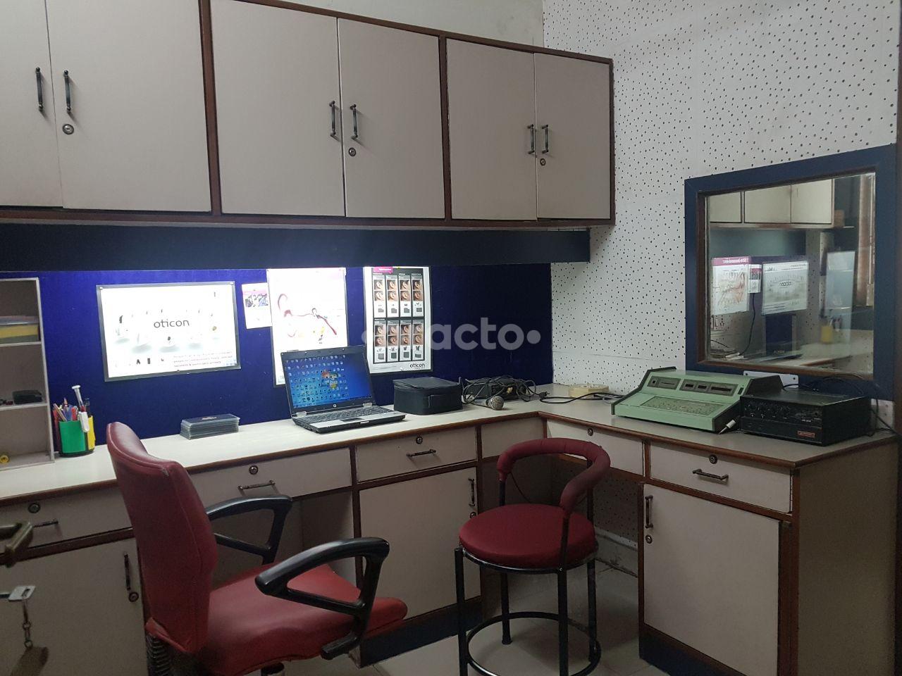 Waiting Area at Vijay Aggarwal (AIIMS) Speech & Hearing Clinic Janakpuri Delhi