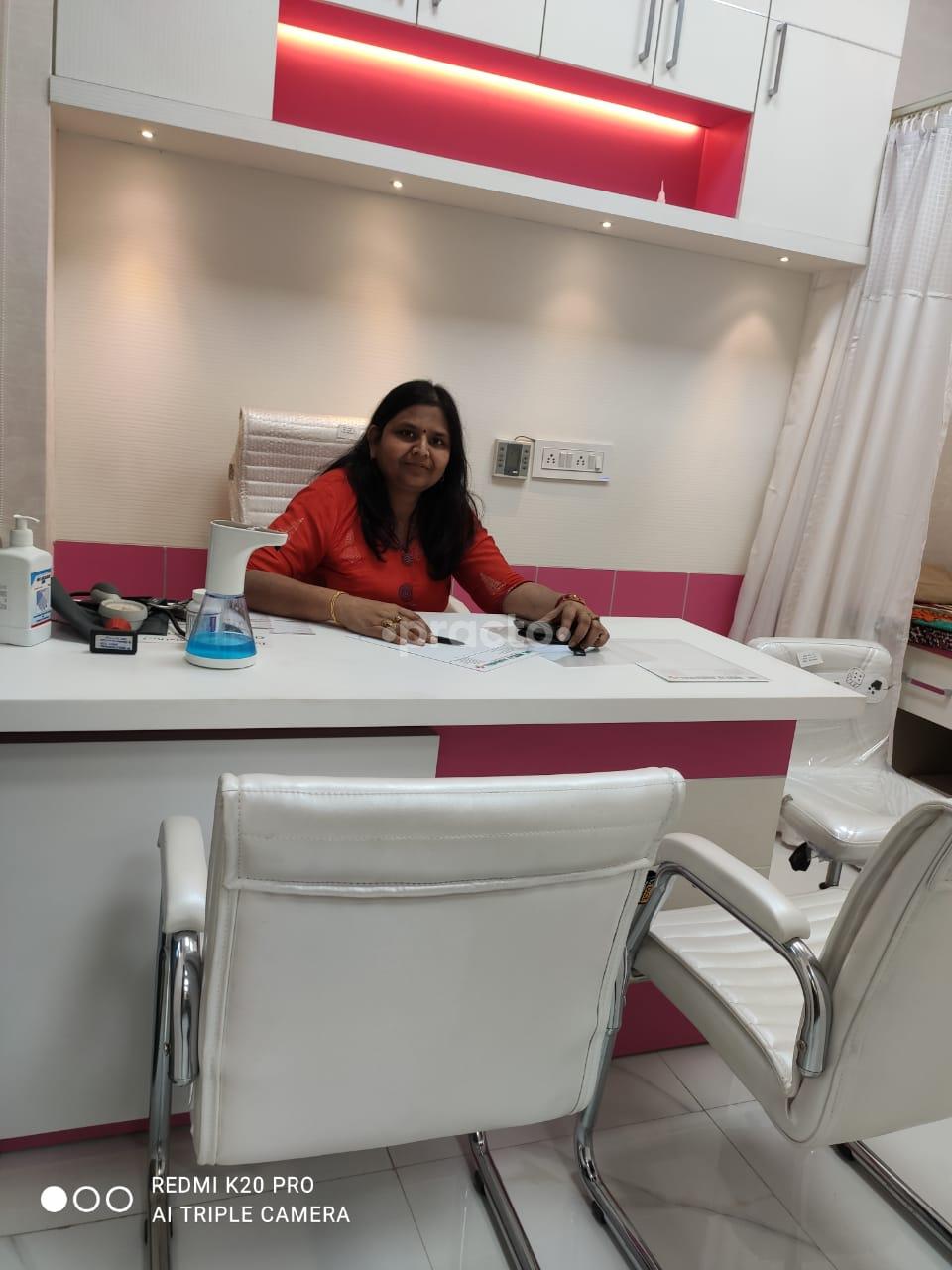 Consultation Room at Healing Cardio and Obs-Gynae Infertility Clinic Gaur City Noida