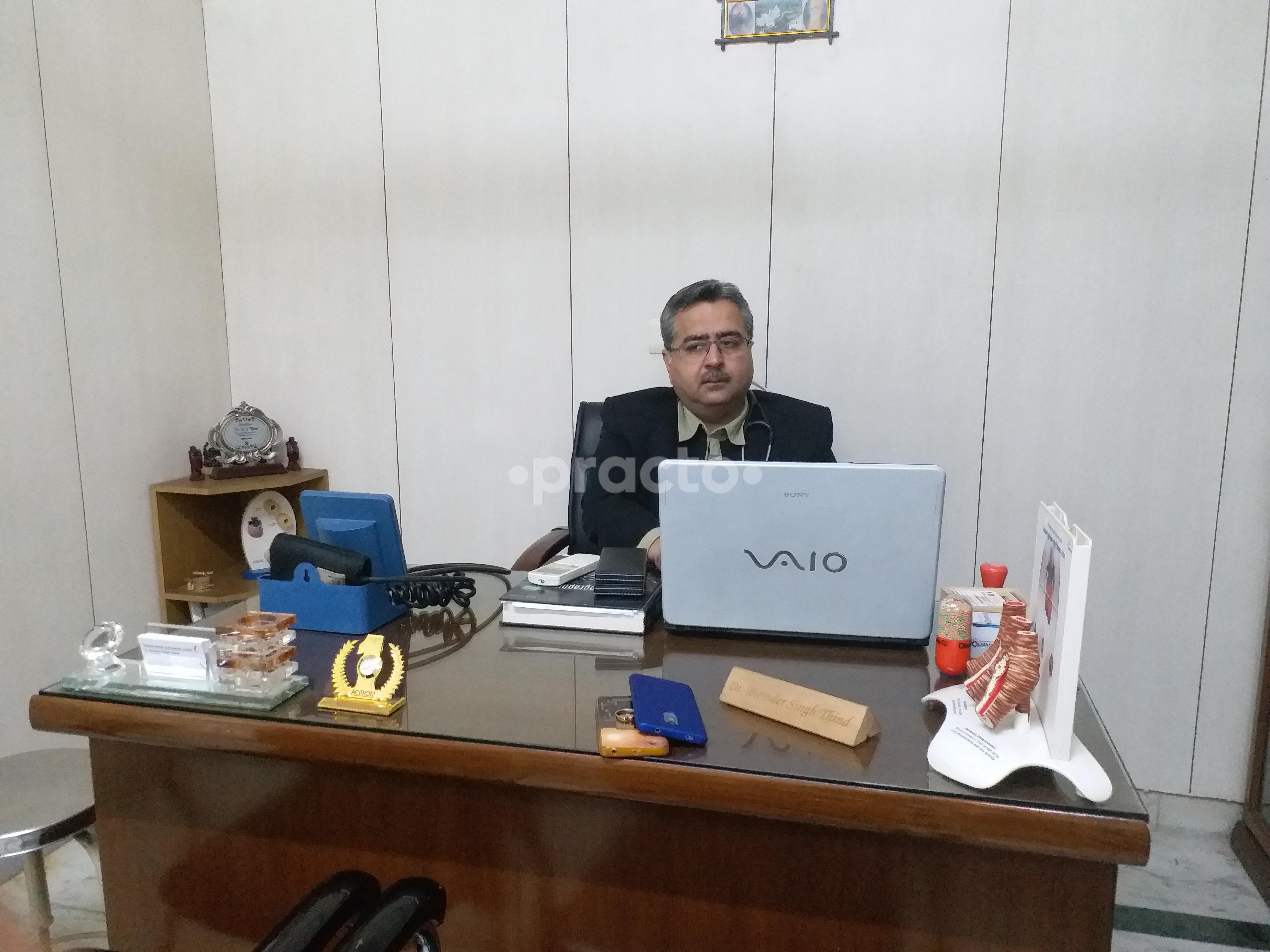 Waiting Area at Dr. Thinds Heart Clinic Sector 50 Noida