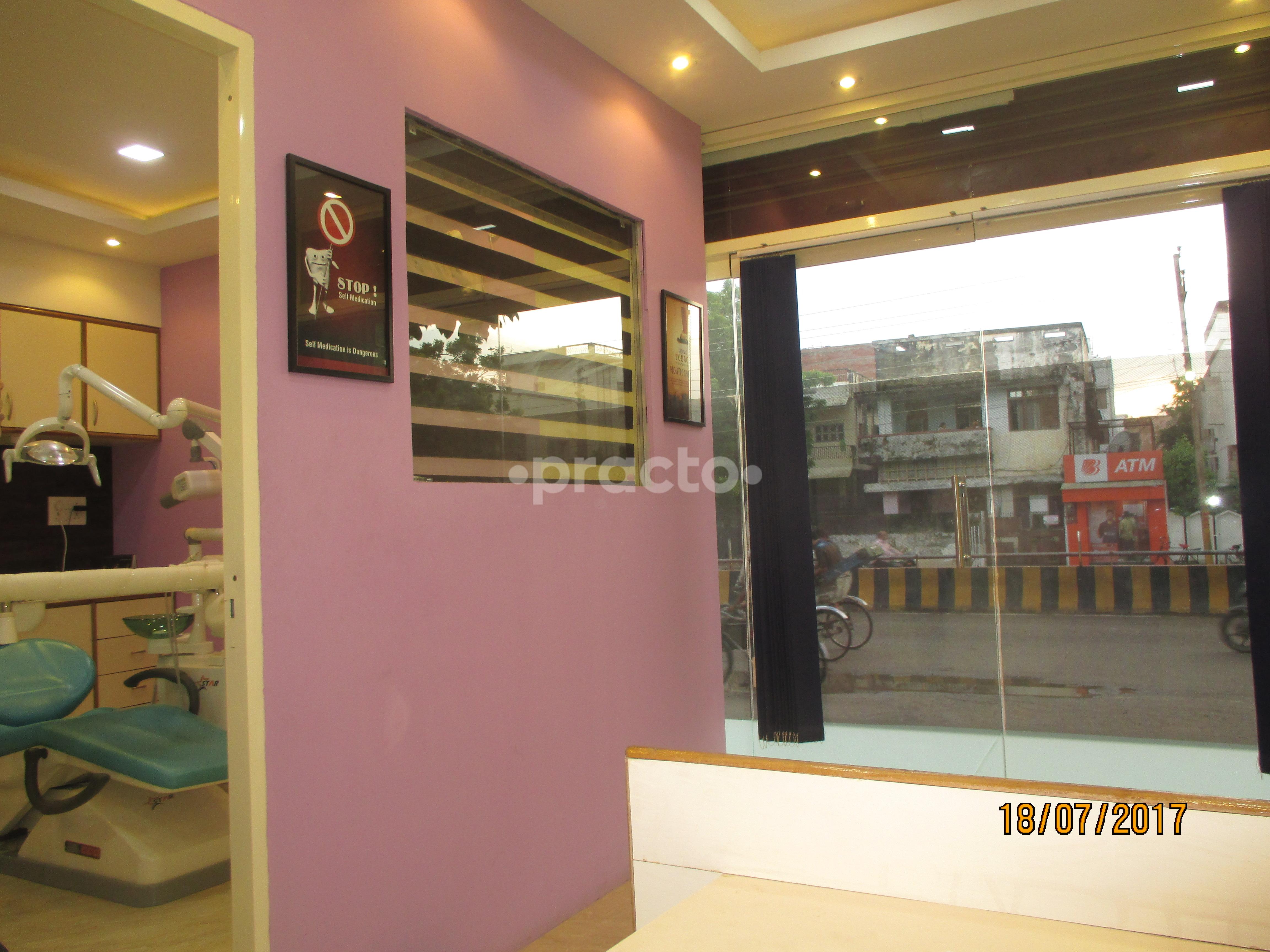 Reception at De Dental Square Lanka Varanasi