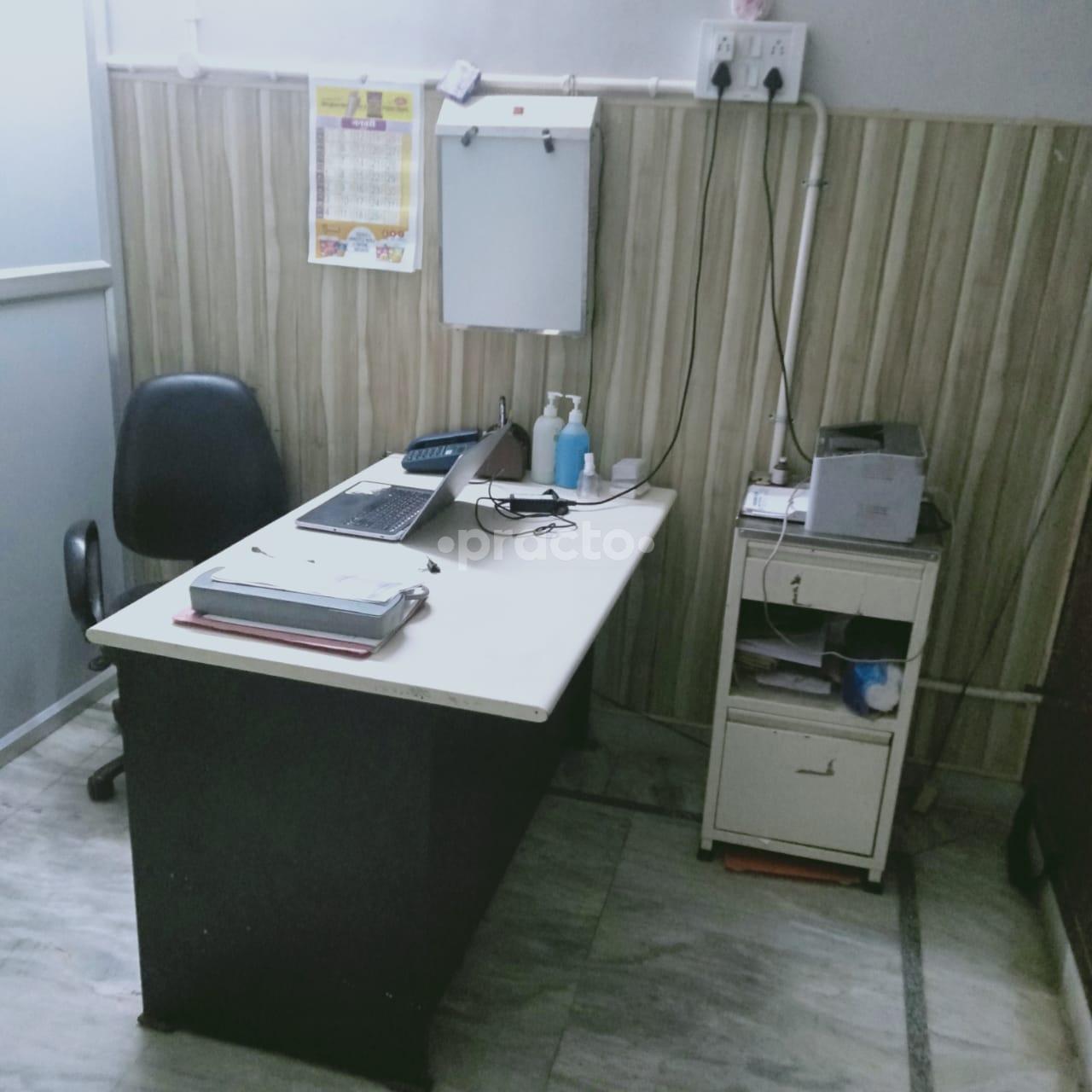 Consultation Room at Purvansh Clinic Green Field Colony Faridabad