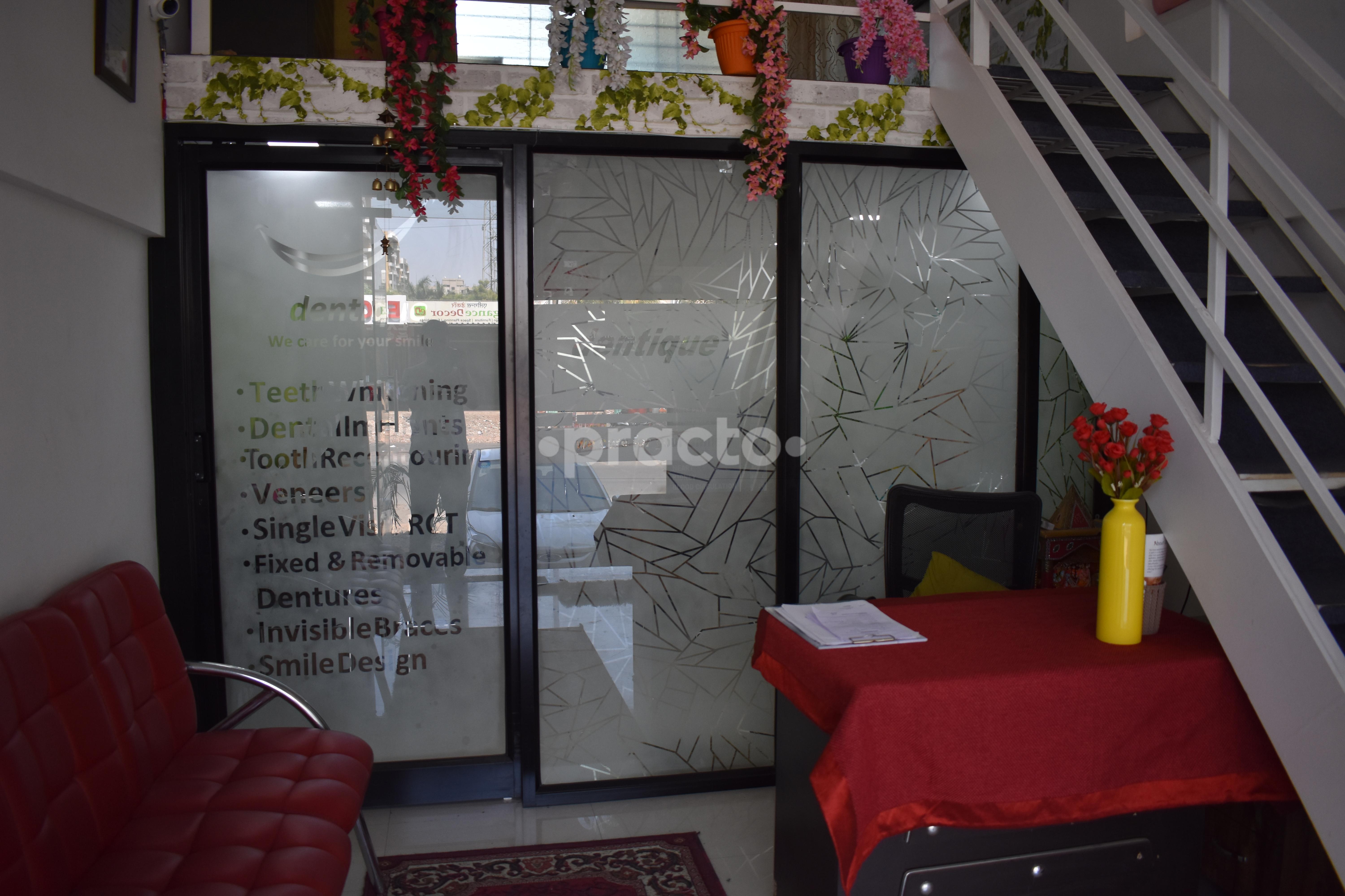 Reception at Dentique Wakad Pune