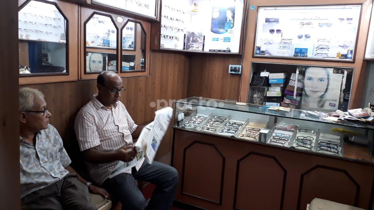 Waiting Area at Globe Optics College Square Kolkata