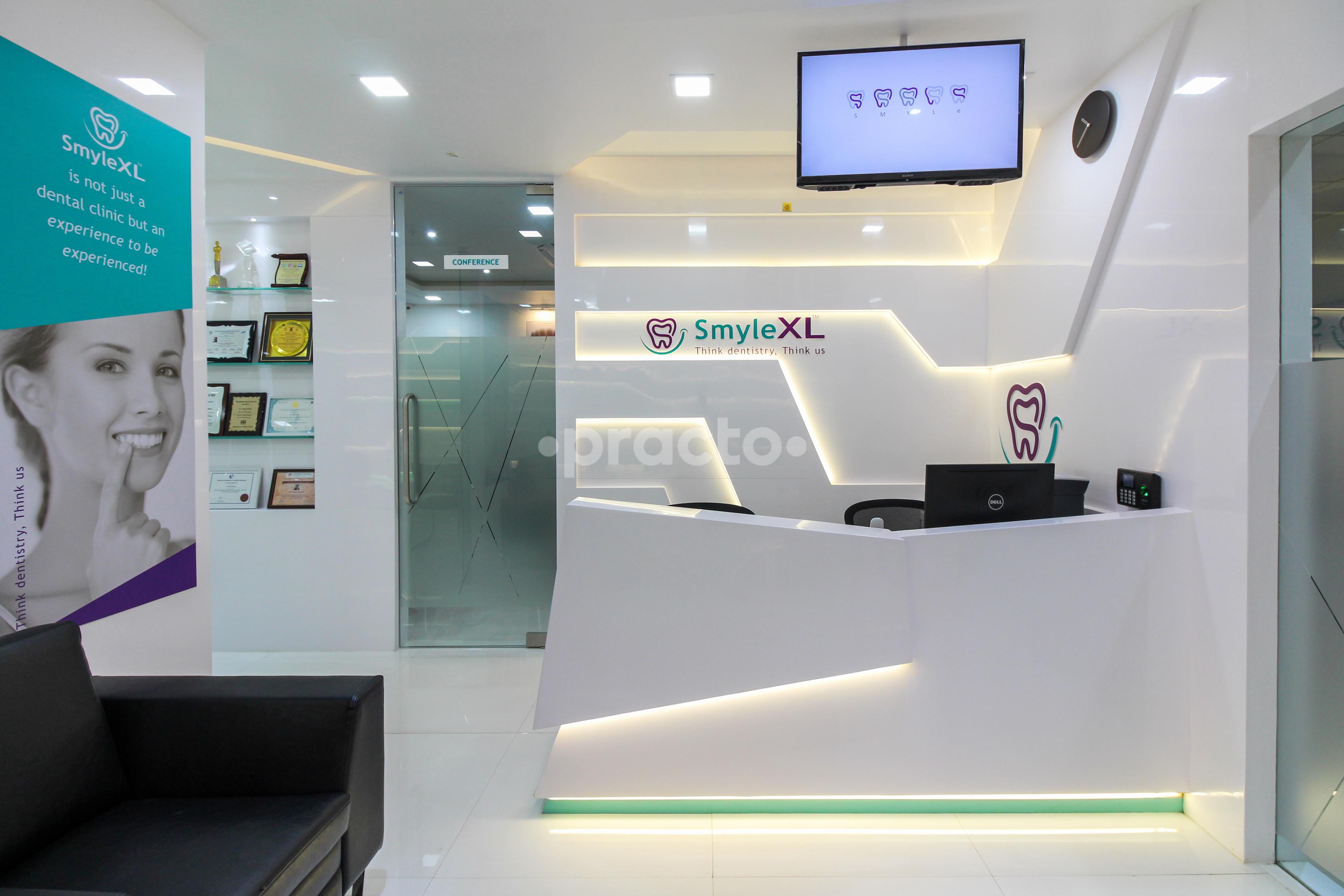 Reception at SmyleXL Dental Clinic Viman Nagar Pune