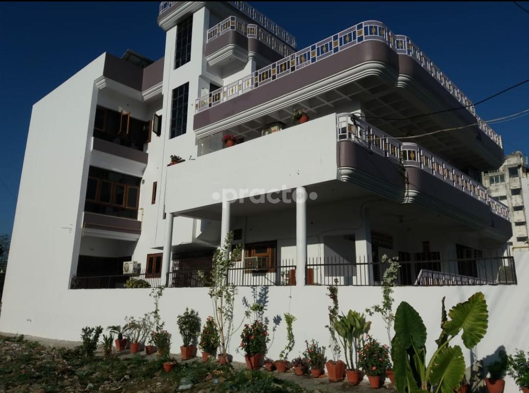 Entrance at Fracture & Orthopaedic Clinic Vikrant khand Lucknow