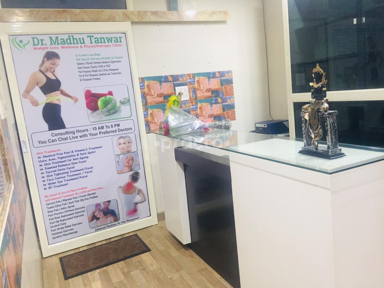 Reception at Dr. Madhu Tanwar Weight Loss, Wellness and aesthetic DLF Phase II Gurgaon
