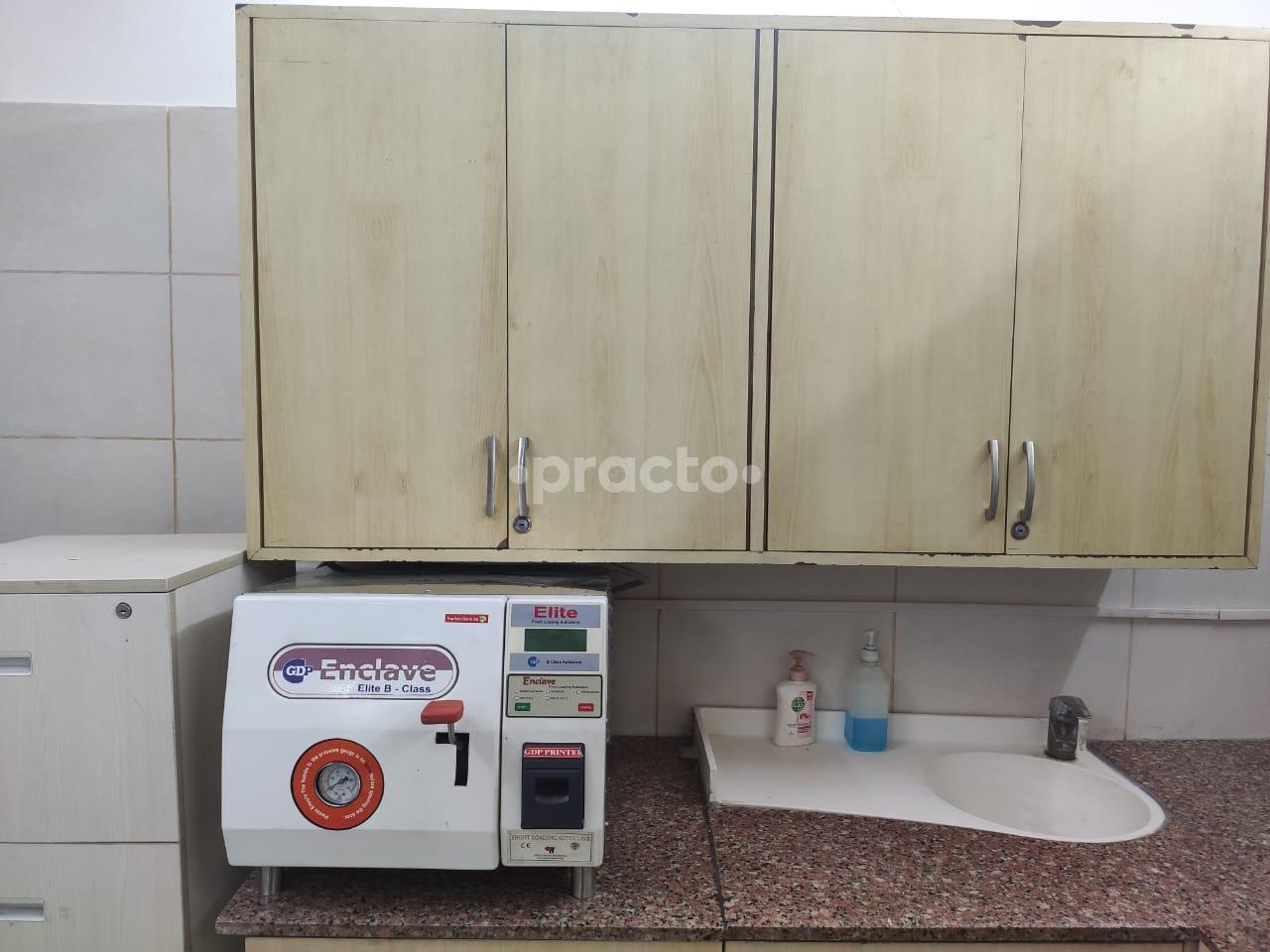 Equipment at Bharat Multispeciality dental clinic Sector 117 Noida
