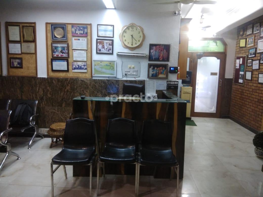 Reception at Manobal Klinik Rajouri Garden Delhi