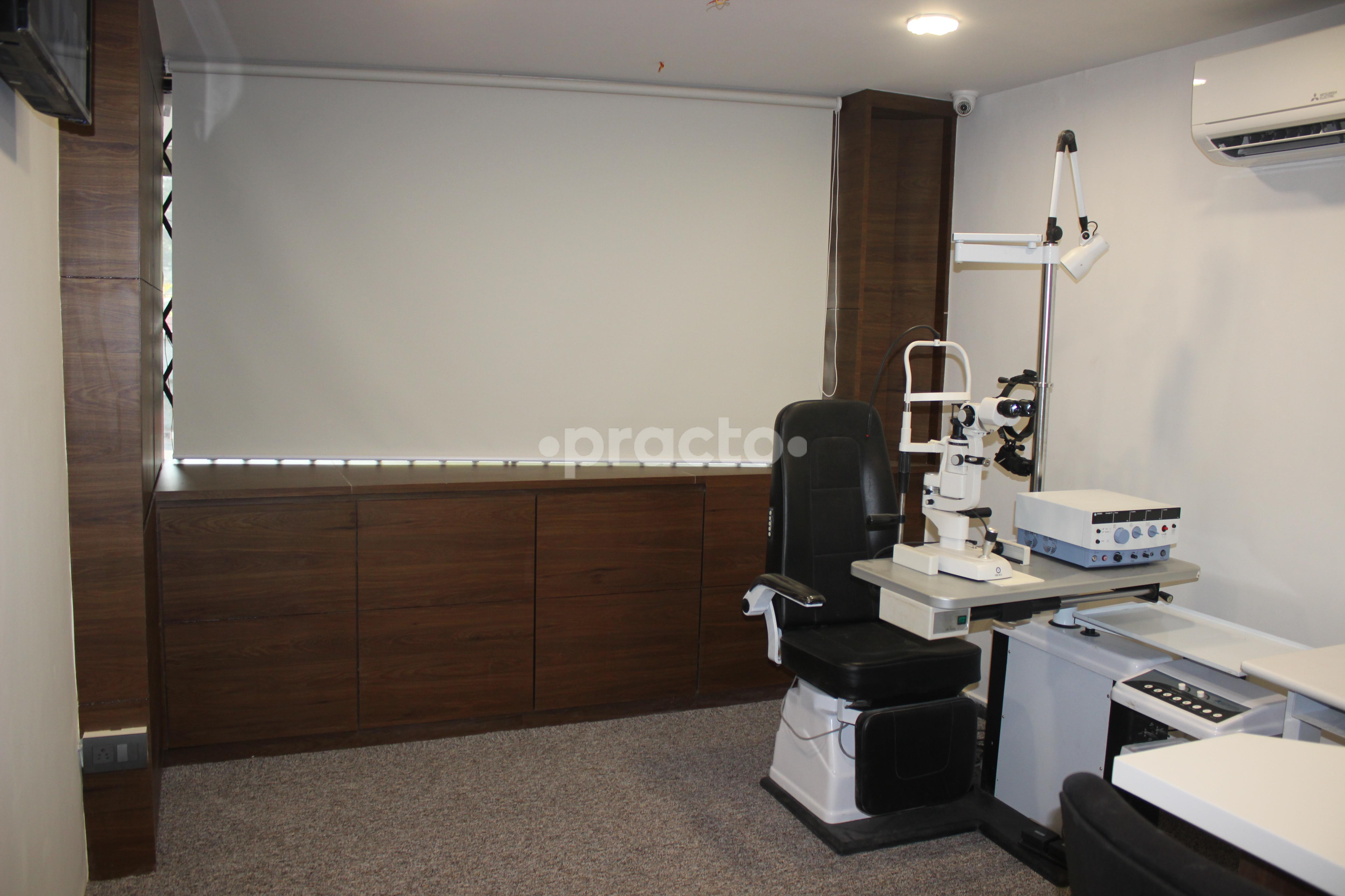 OPD/Ward at Crystal Retina Care Majura Gate Surat