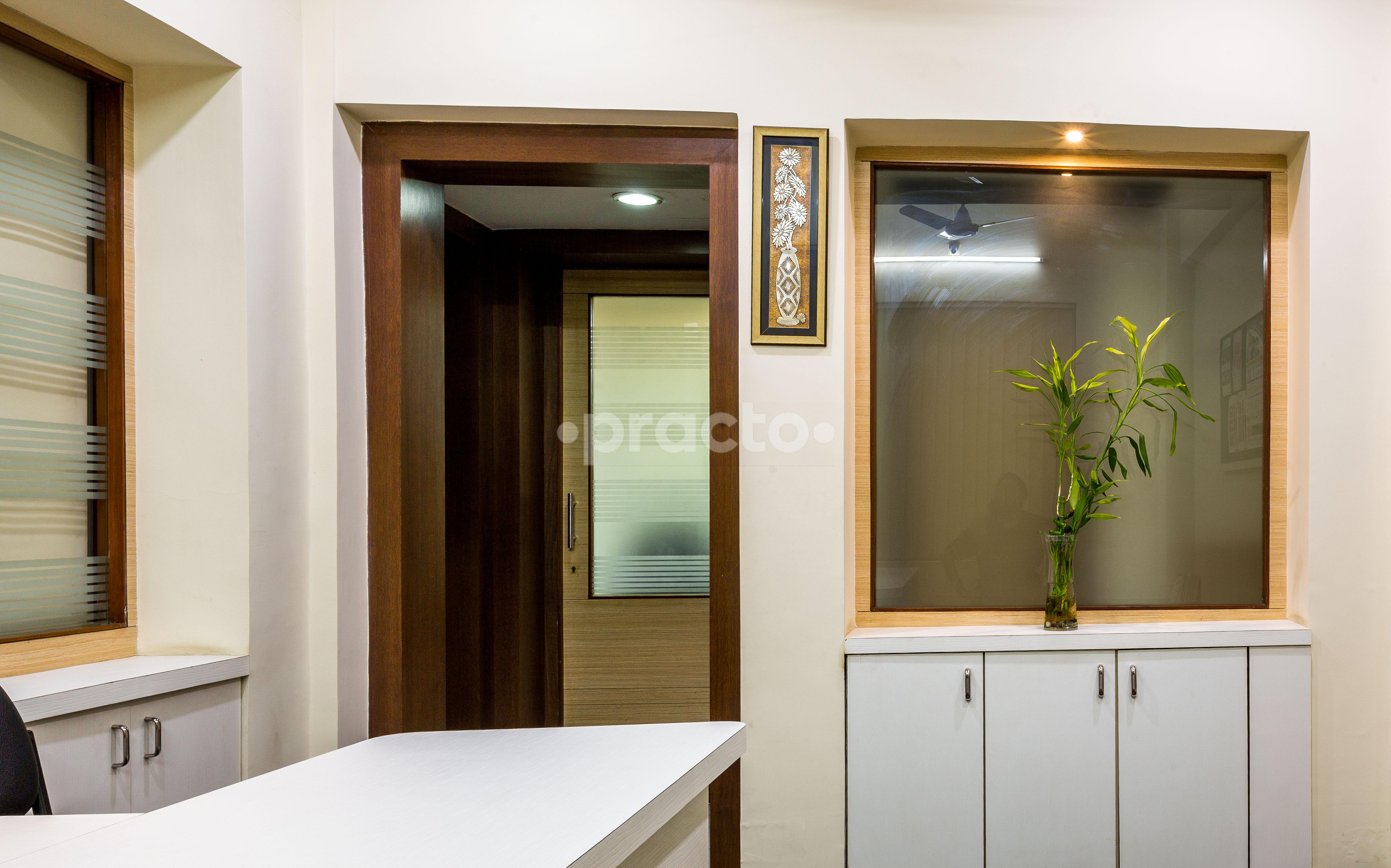 Reception at Dr Tooth Advanced Dental Care And  Implant Center Prabhat Road Pune