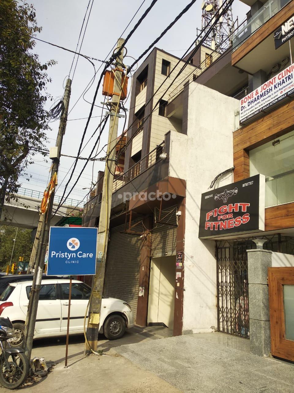 Entrance at Pristyn Care Clinics Punjabi Bagh Delhi
