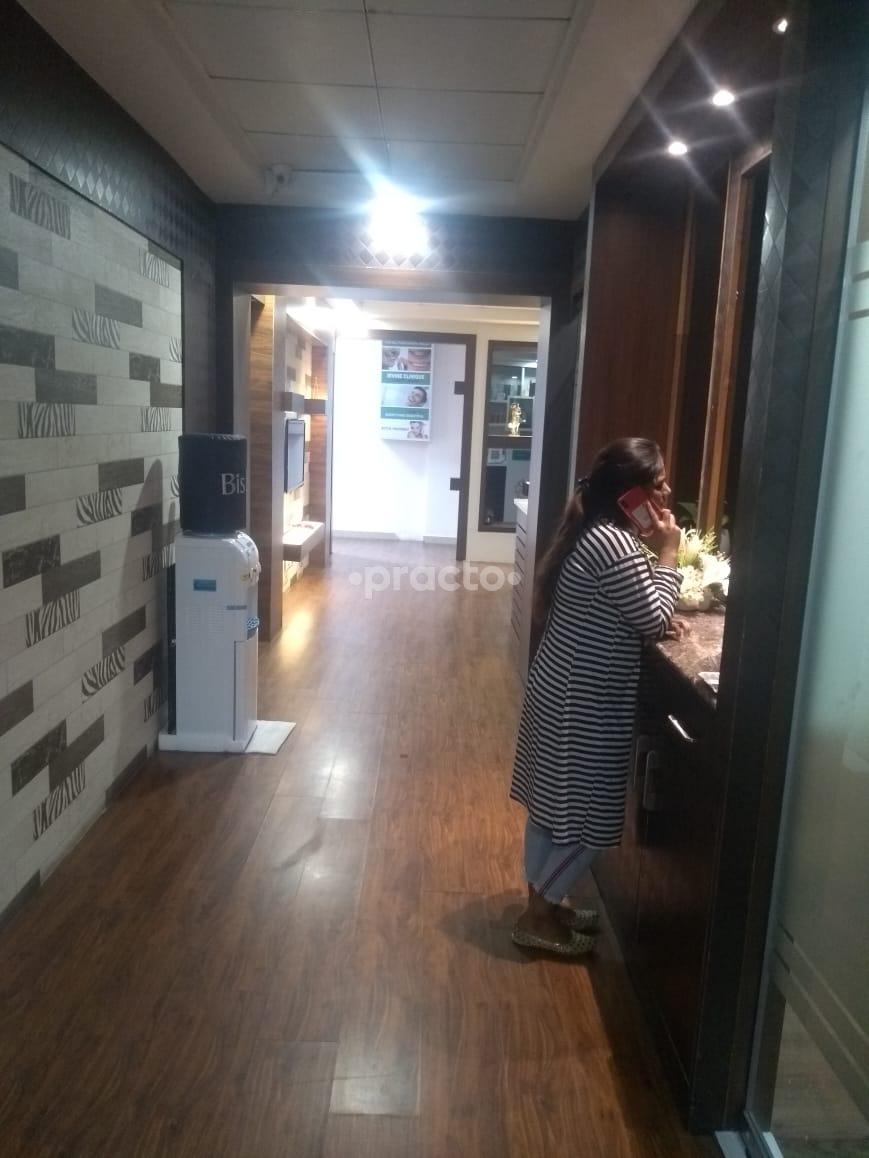 Reception at Pristyn Care Clinics Punjabi Bagh Delhi