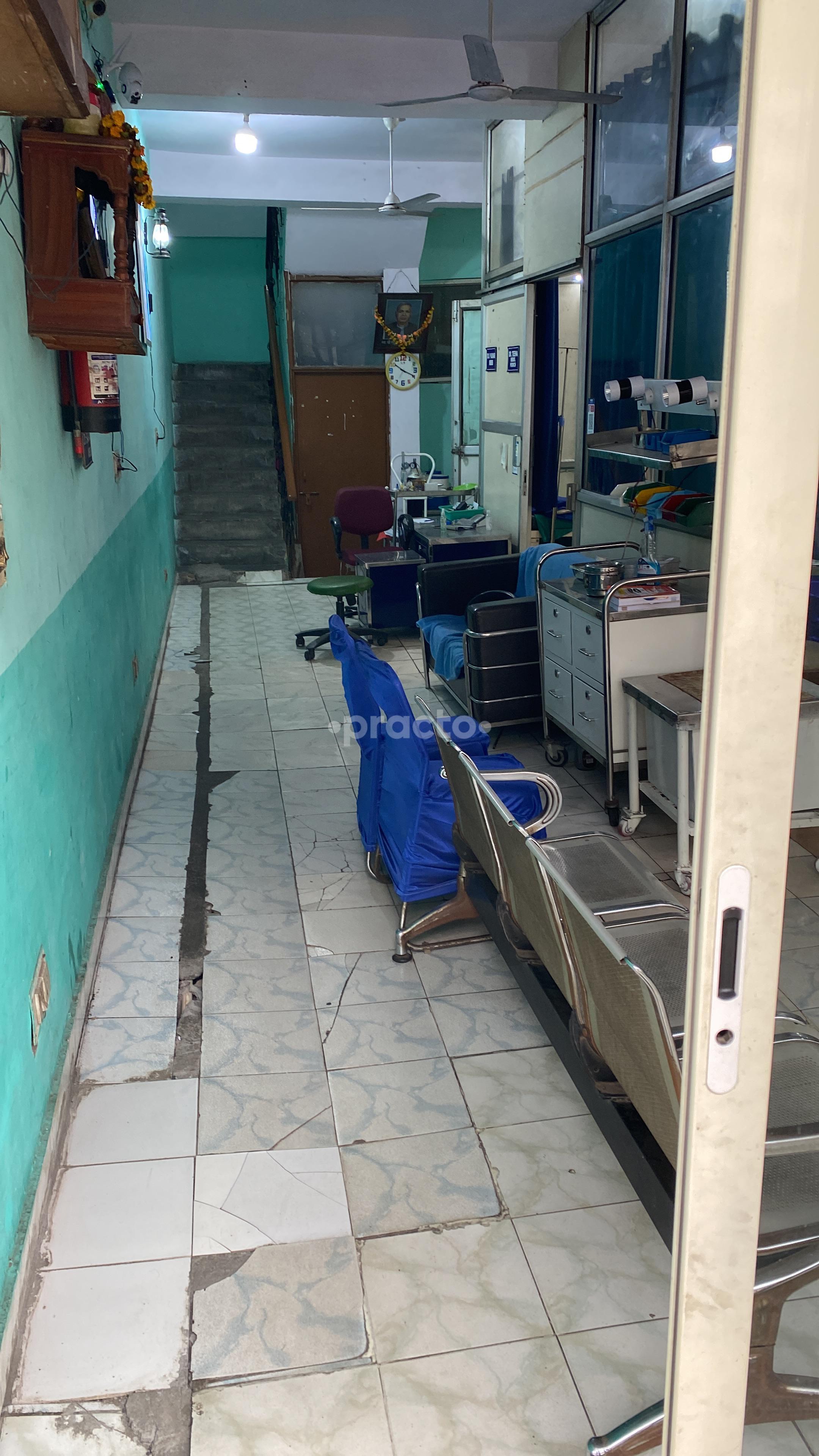 Dr kapil Bhati Health Care Sector 15 Noida