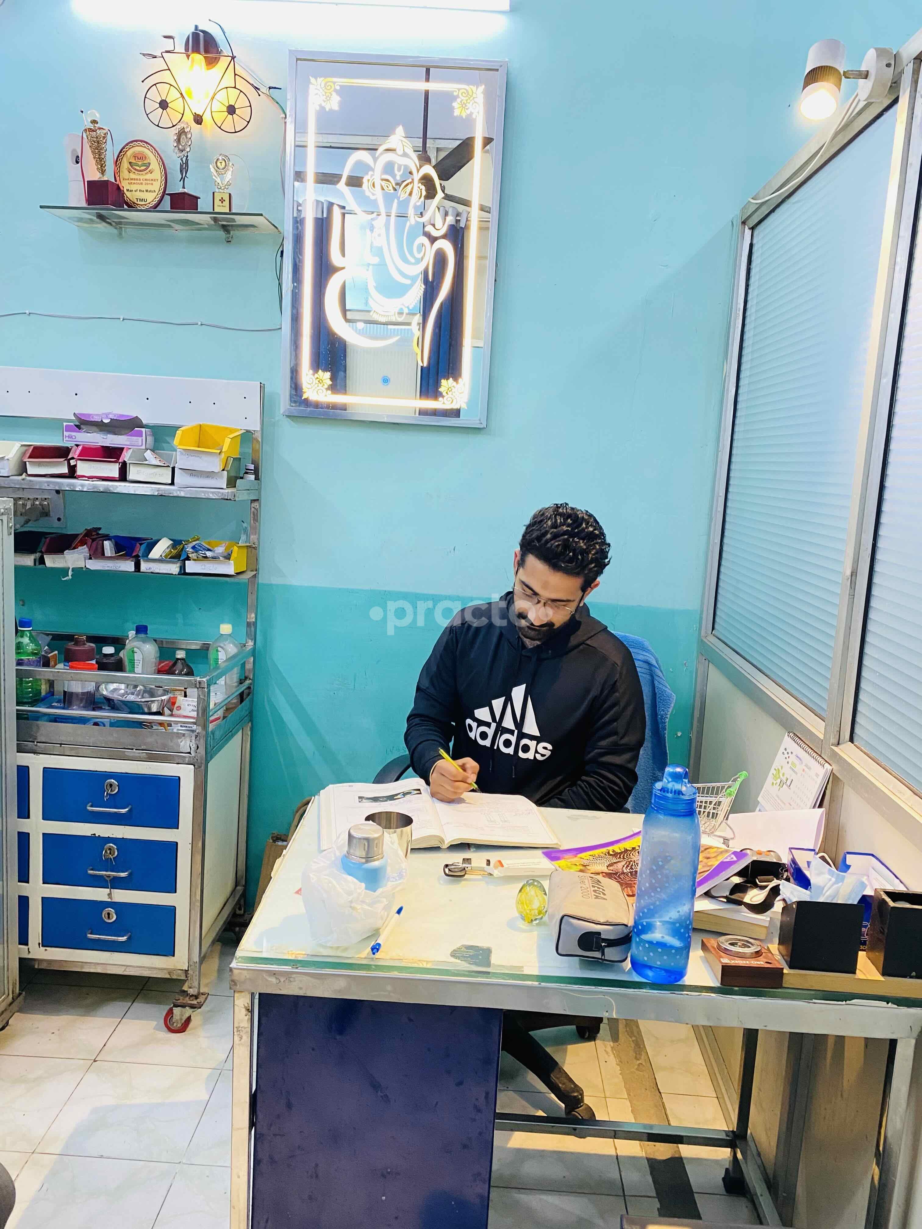 Dr kapil Bhati Health Care Sector 15 Noida