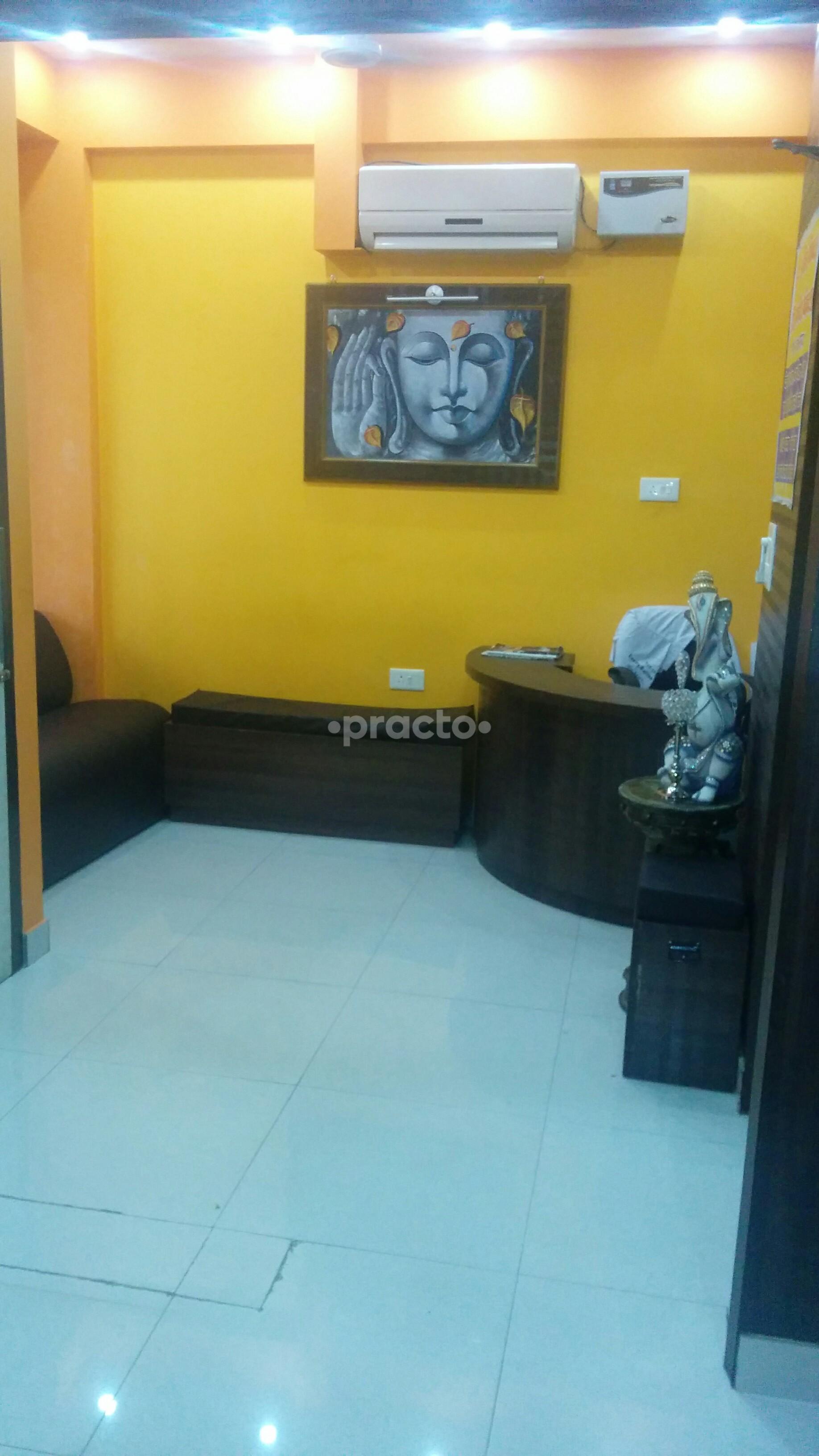 Reception at Bindal Clinics Mohanpuri Meerut
