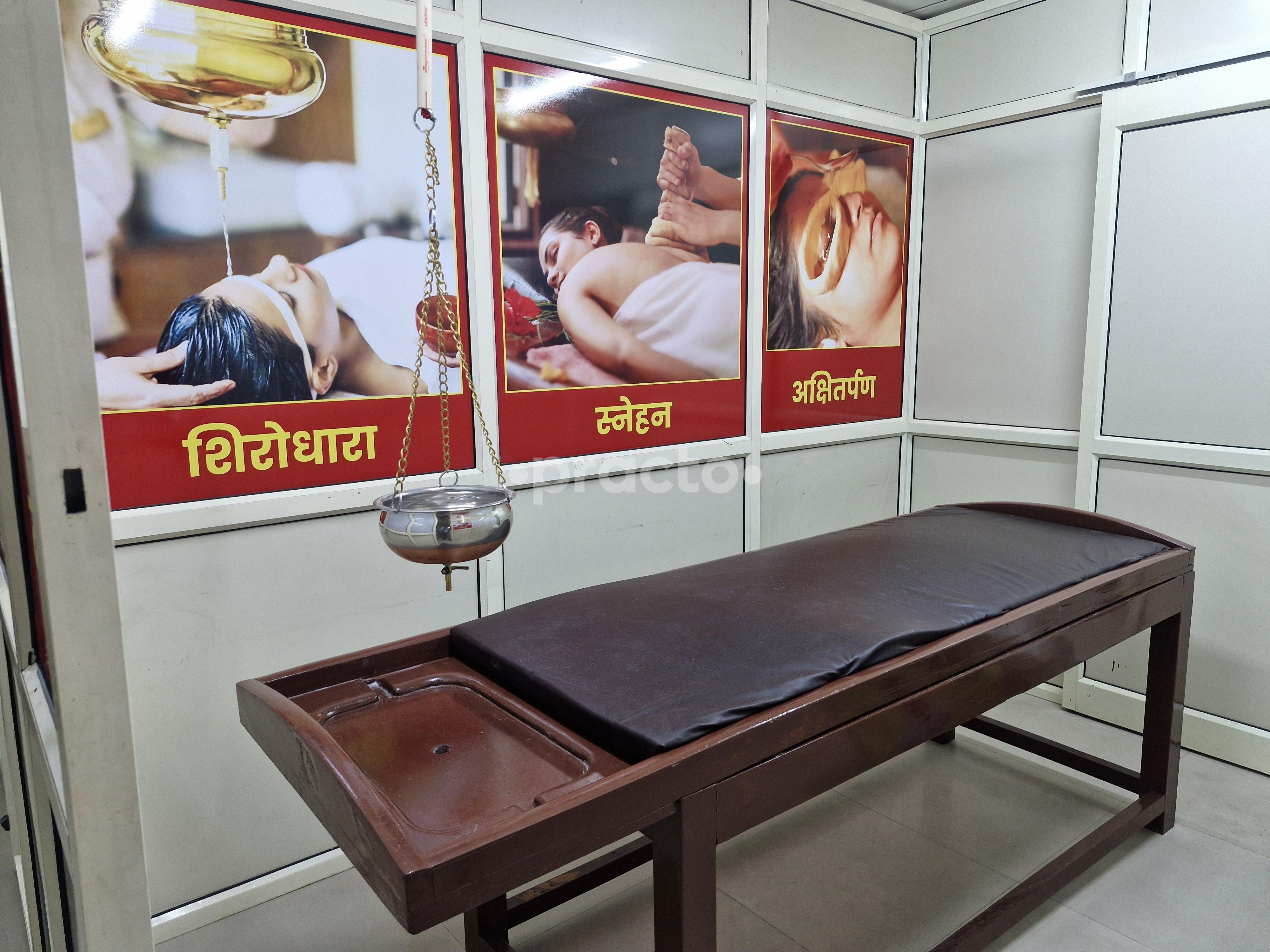 Therapy/Massage Room at Divyarishi Aarogyam Sansthan LLP Pitampura Delhi
