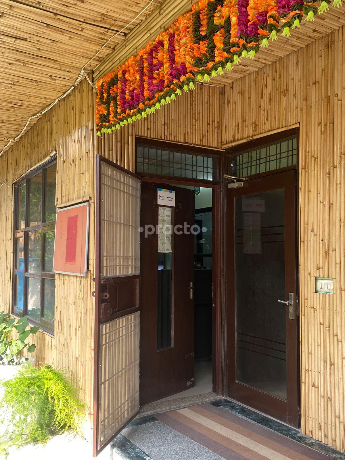Reception Area at Multispeciality Ayurveda & Panchkarma Center Gurgaon Sector 45 Gurgaon