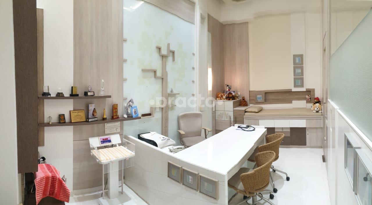 Consultation Room at SPINE-ALIGN BACK & NECK CLINIC Ghatkopar Mumbai