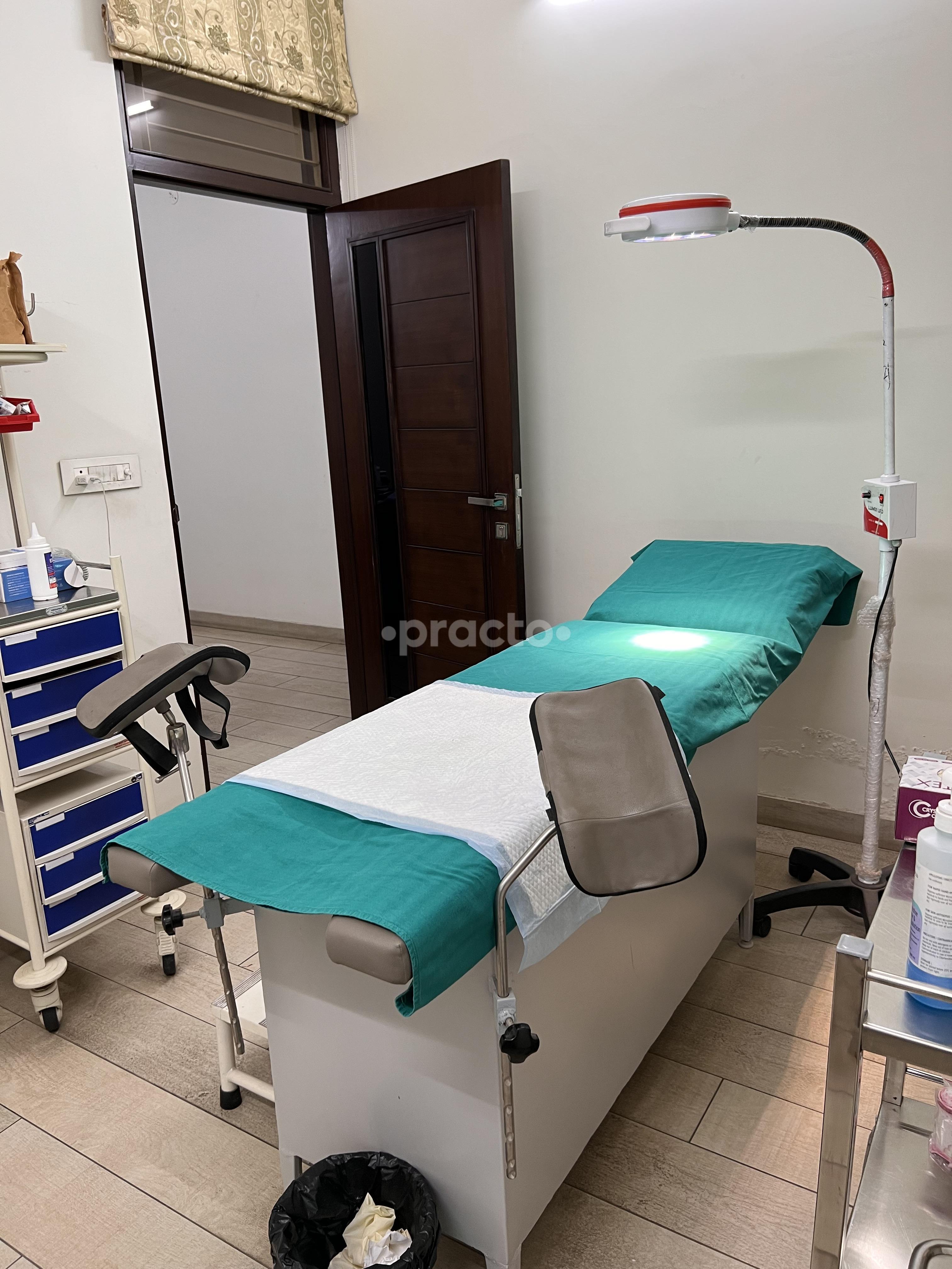 Examination Room at Oxygen Woman & Child Clinic Nirman Nagar Jaipur