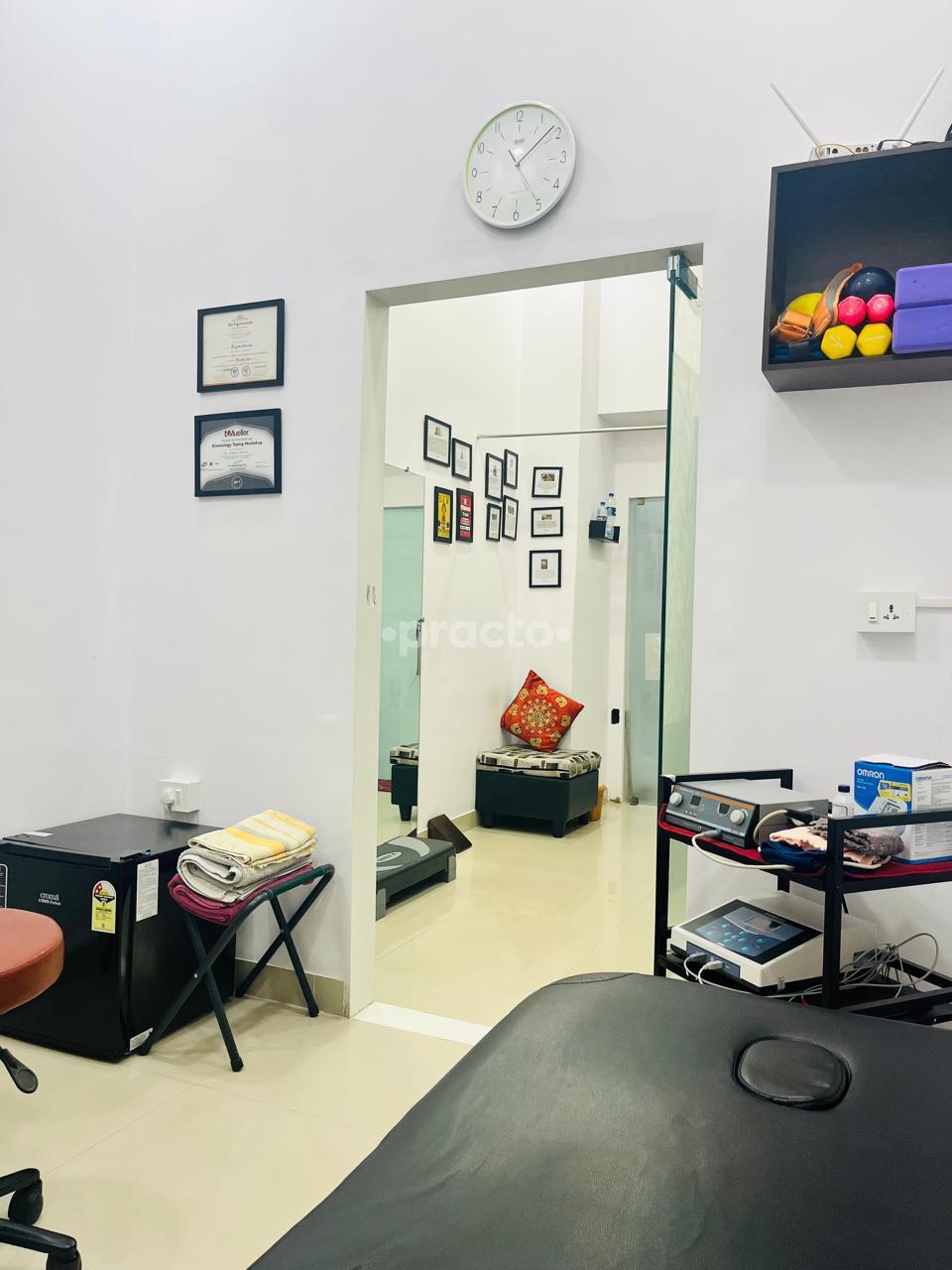 Spine Clinic Malad East Mumbai