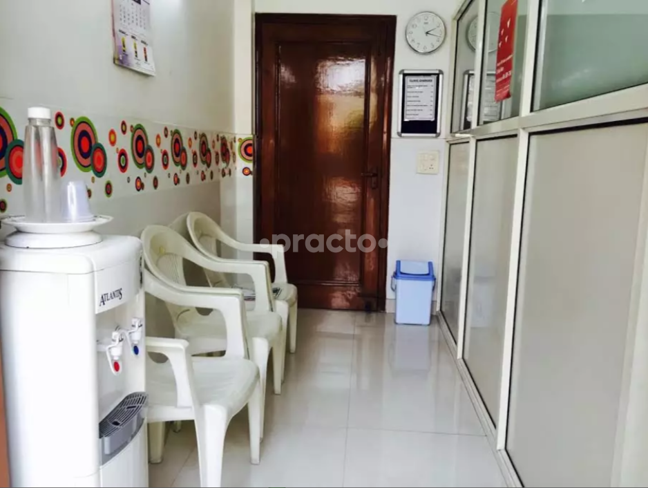 Waiting Area at Dr. Anju Vohra Homoeopath Clinic Sector 30 Noida