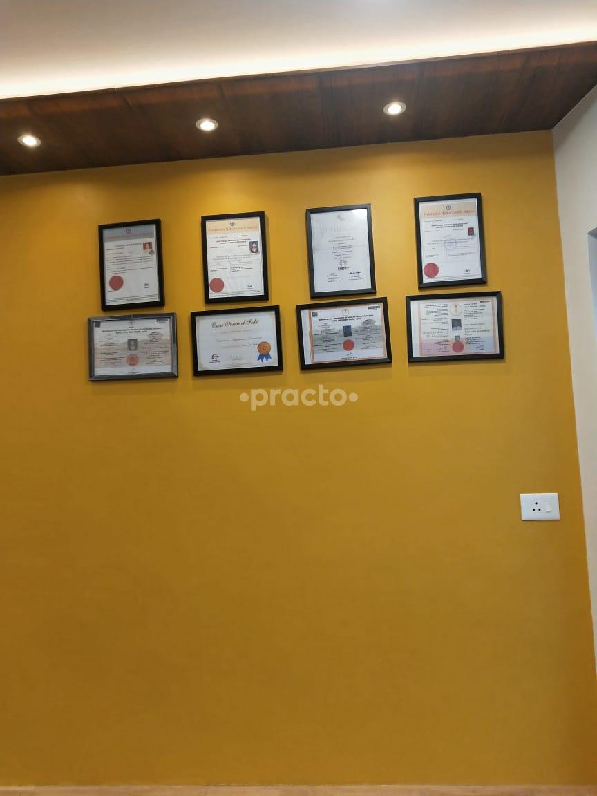 Waiting Area at Dr. Deshmukh's Pain Clinic & Pathology Lab Deccan Gymkhana Pune