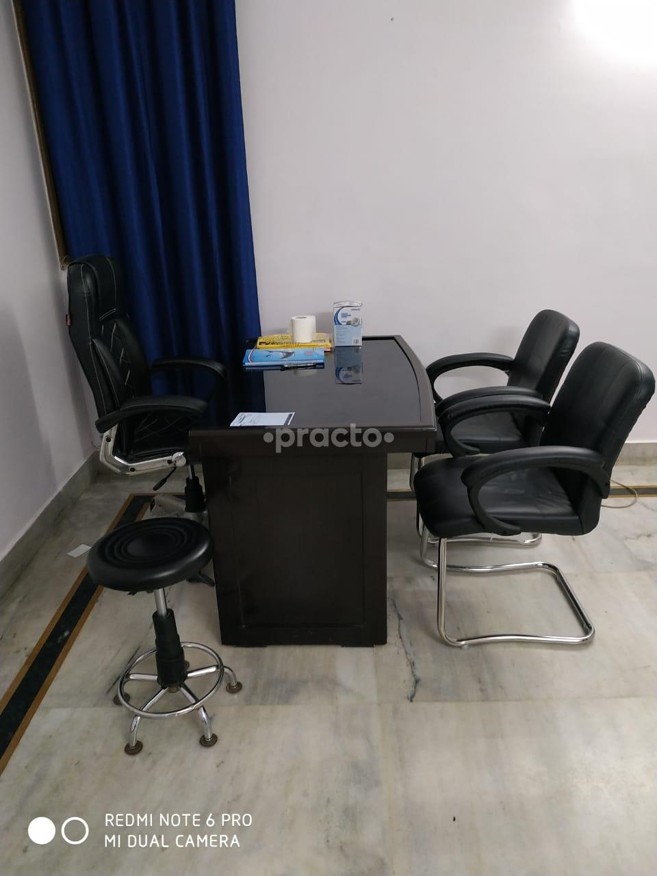Reception at Dr. Sarwar Physiotherapy and Rehabilitation Center Janakpuri Delhi