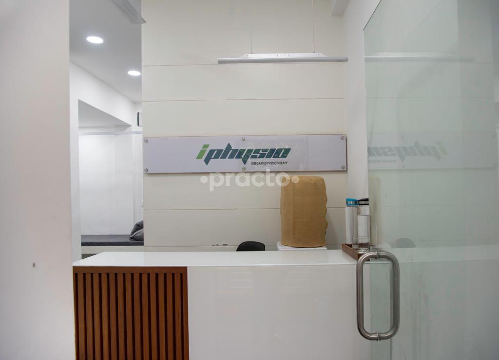 Reception at IPhysio Physiotherapy Center Koregaon Park Pune