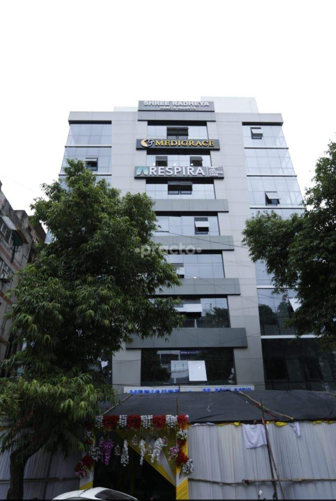 Outside Area at Medigrace Hospital- Inaaya IVF & Fertility Care Ramdaspeth Nagpur