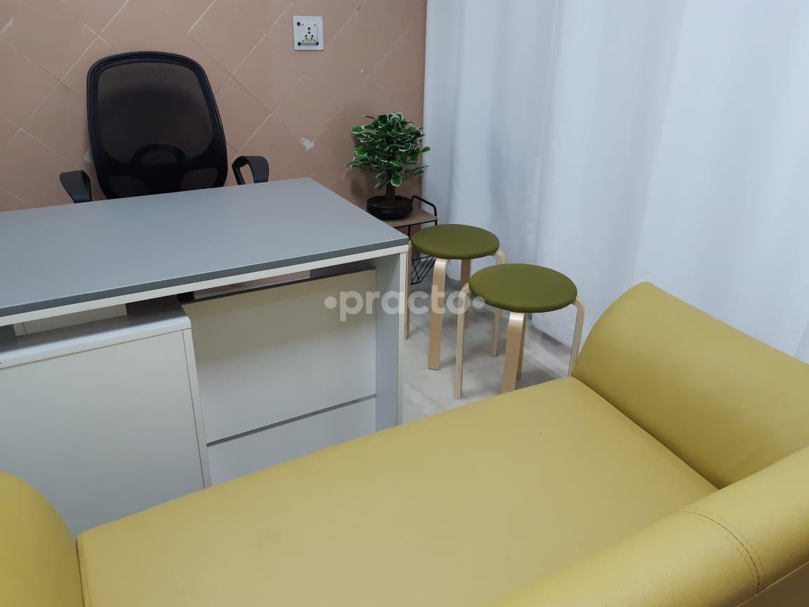 Waiting Area at Metropolis Clinic Rohini Sector 8 Delhi