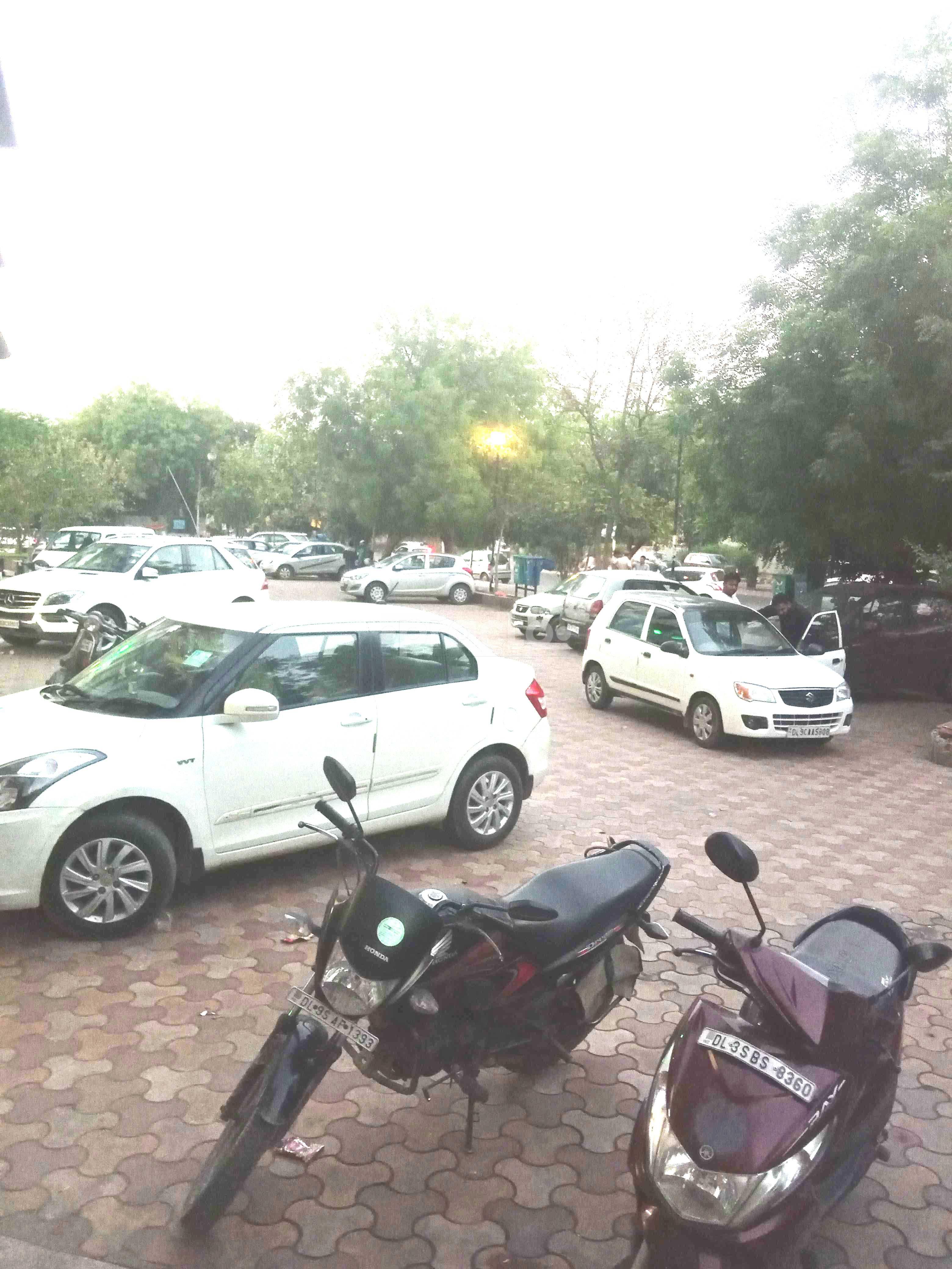 Parking area at Dr Sarwan Diagnostic Labs Dwarka Delhi