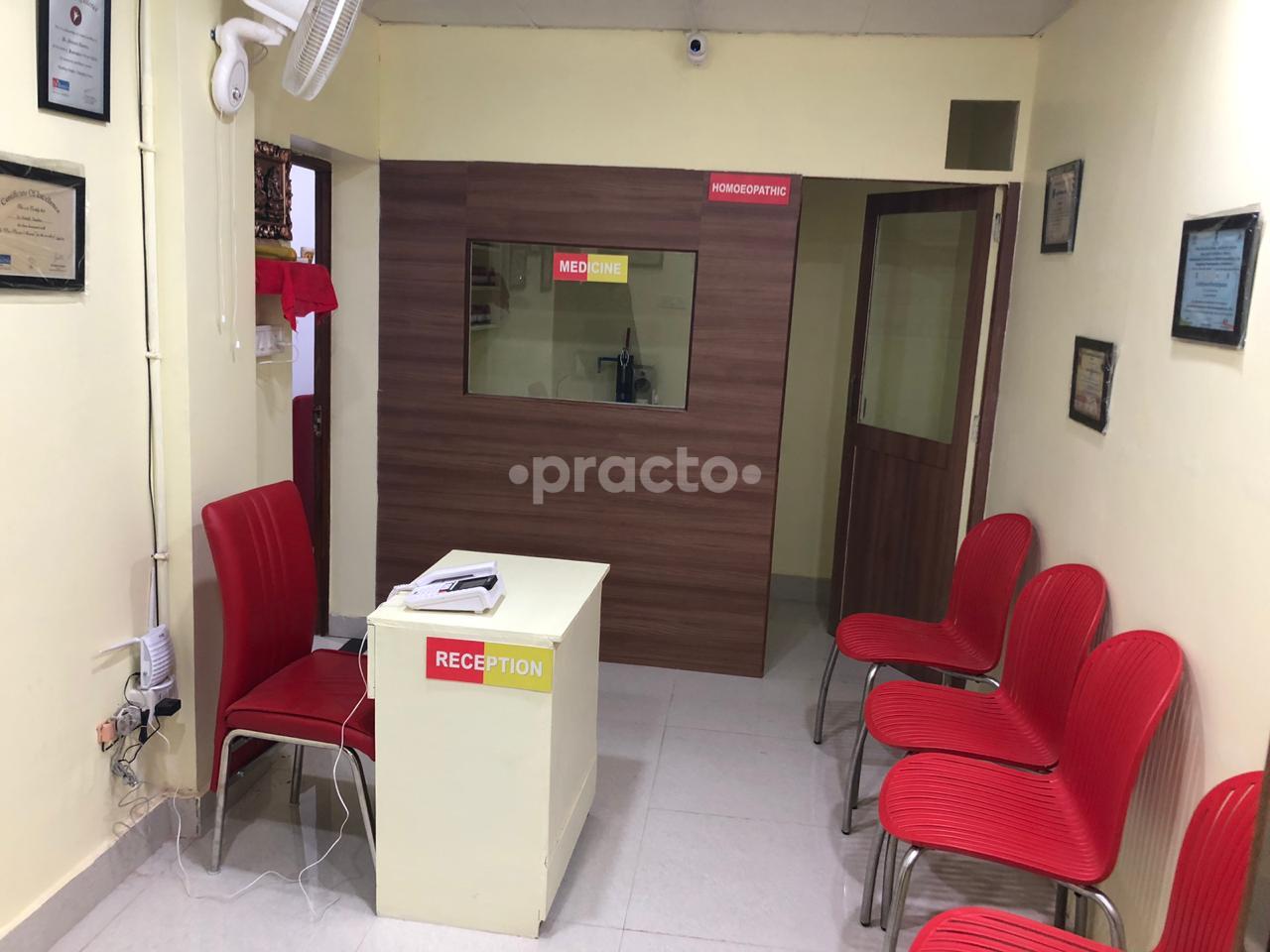 Reception Area at Sabka Doctor Positive Health Care Clinic Mahanagar Lucknow