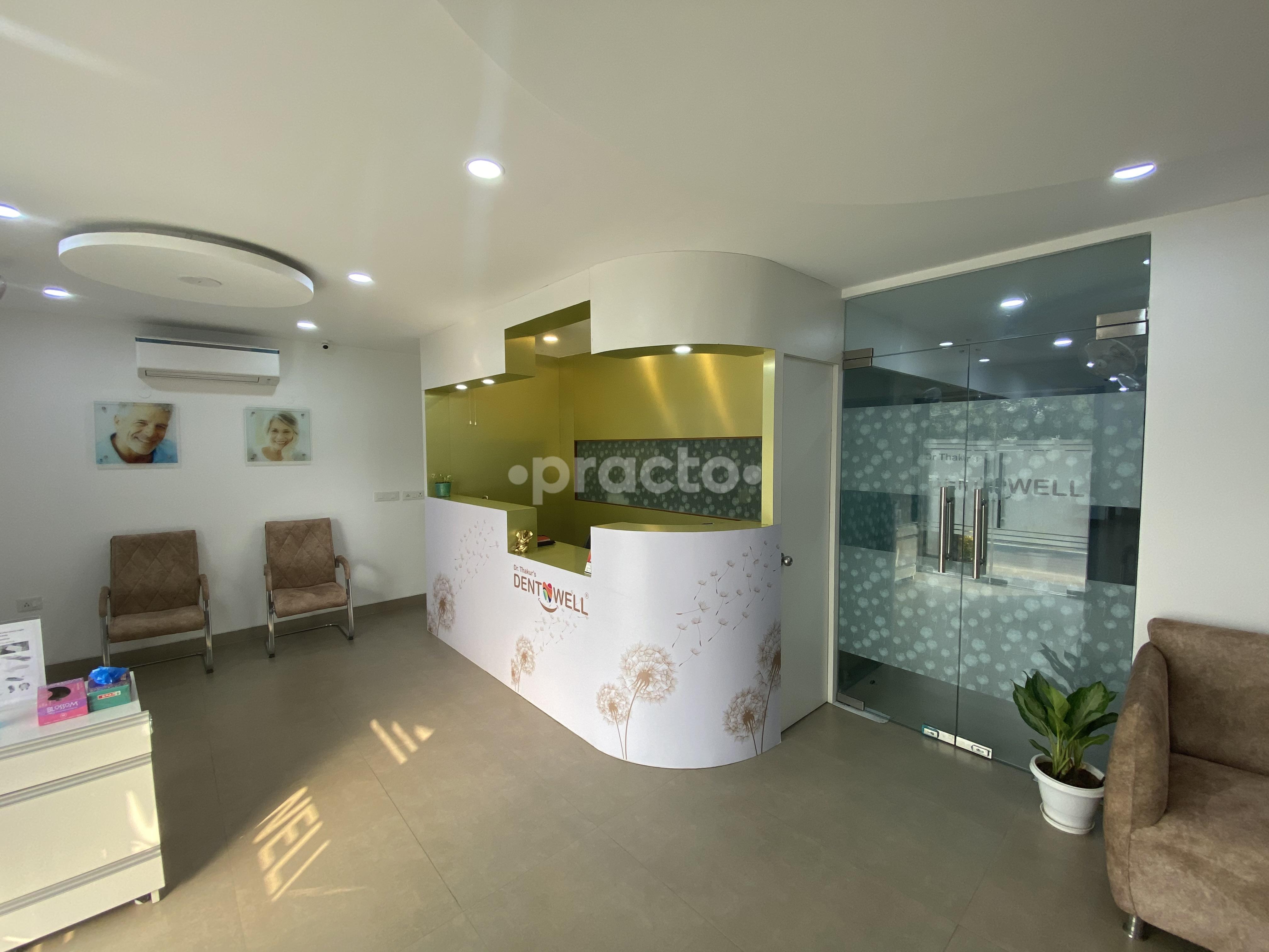 Reception desk at Dr Thakur's Dentawell DLF Phase II Gurgaon