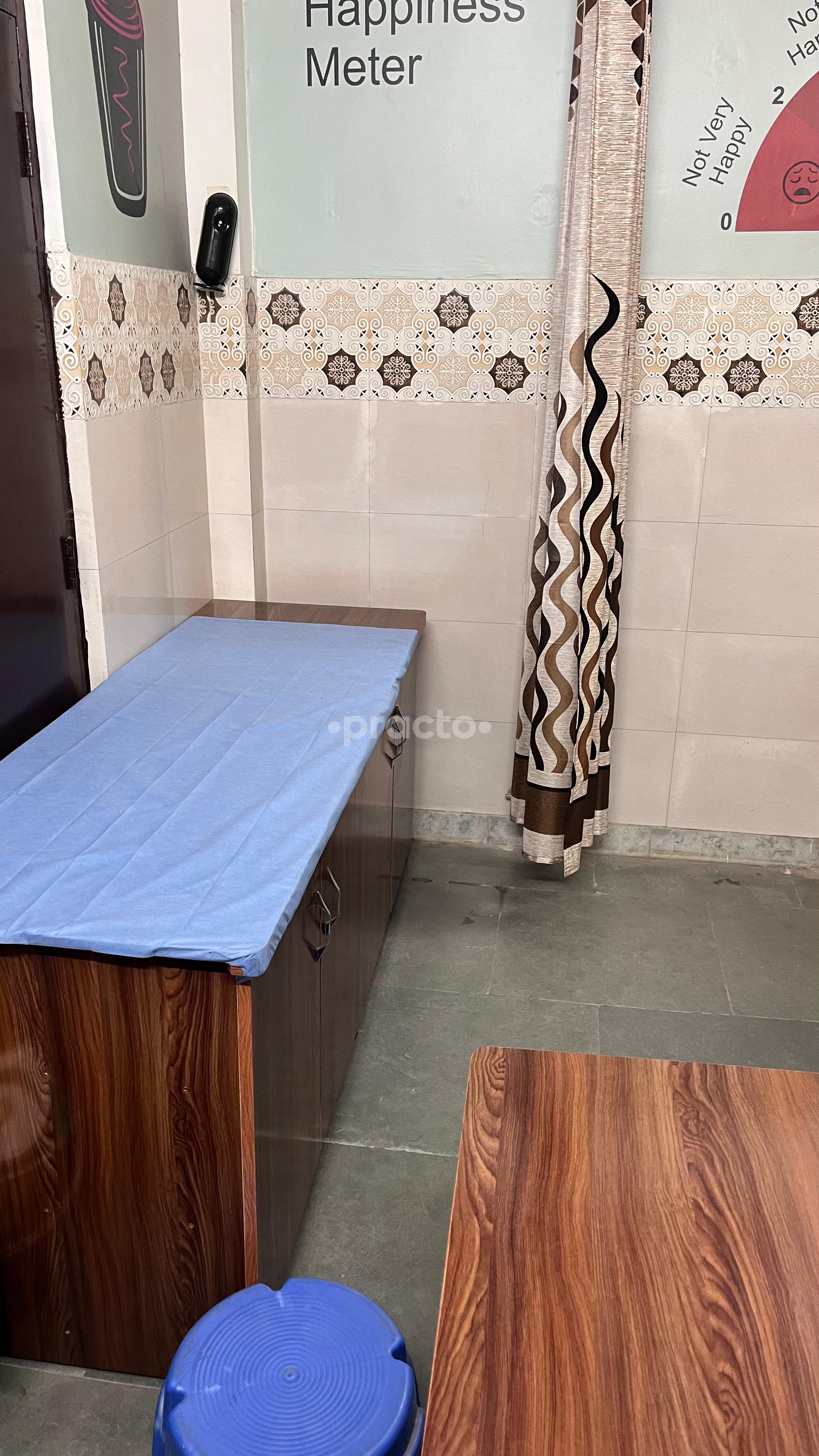 Consultation Room at Dr. Mulla's City Clinic Jamia Nagar Delhi