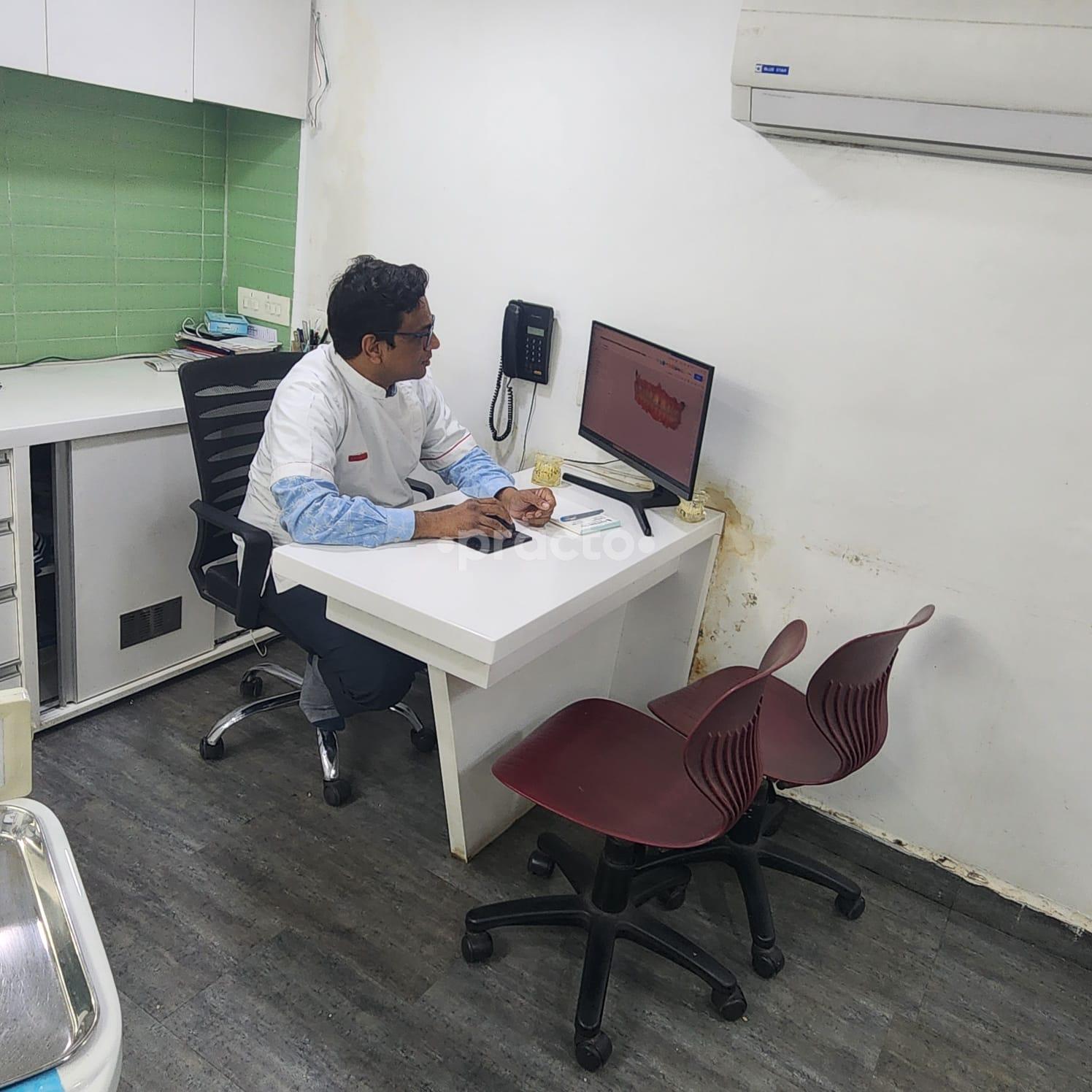 Consultation Room at Aayush Dental Clinic And Orthodontic Care Centre Dhantoli Nagpur