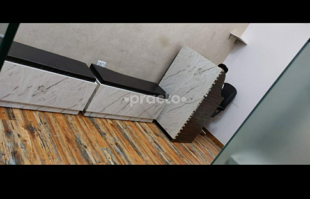Waiting Area at Dr Anil Minocha Clinic Sector 76 Noida