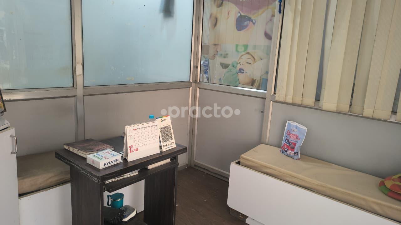 Reception Area at Gupta Dental Clinic And Orthodontic Centre Kathauta Chauraha Road Lucknow