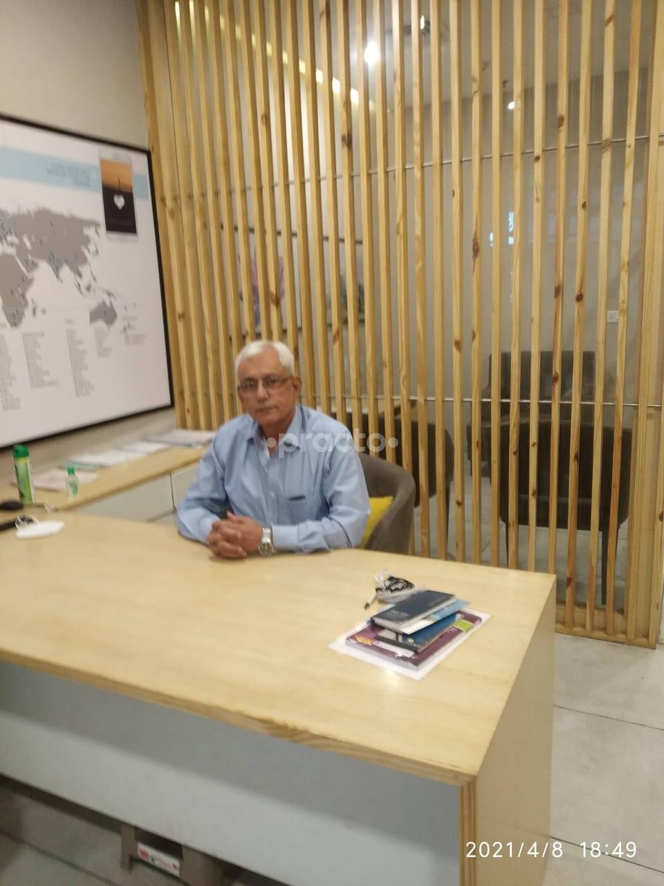 Consultation Room at Sanjeevani Clinic LDA Colony sector G Lucknow