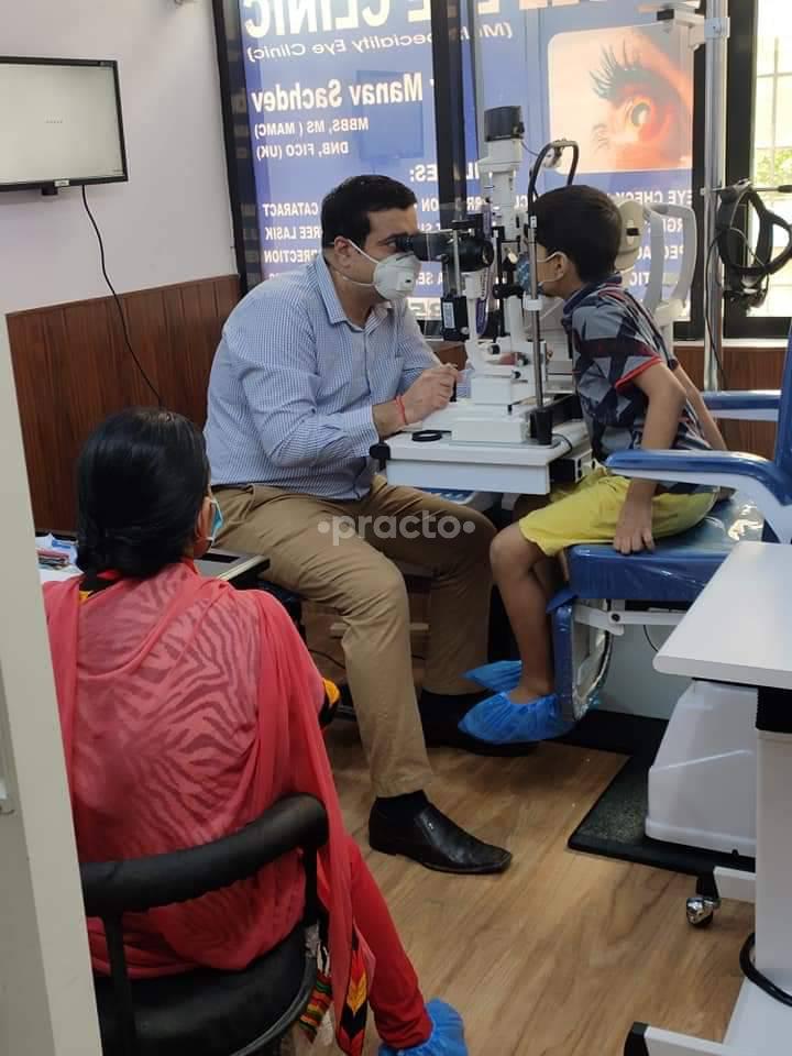 Consultation Room at Dr Manav Sachdev Noble Eye Clinic Dwarka Sector 23 Delhi