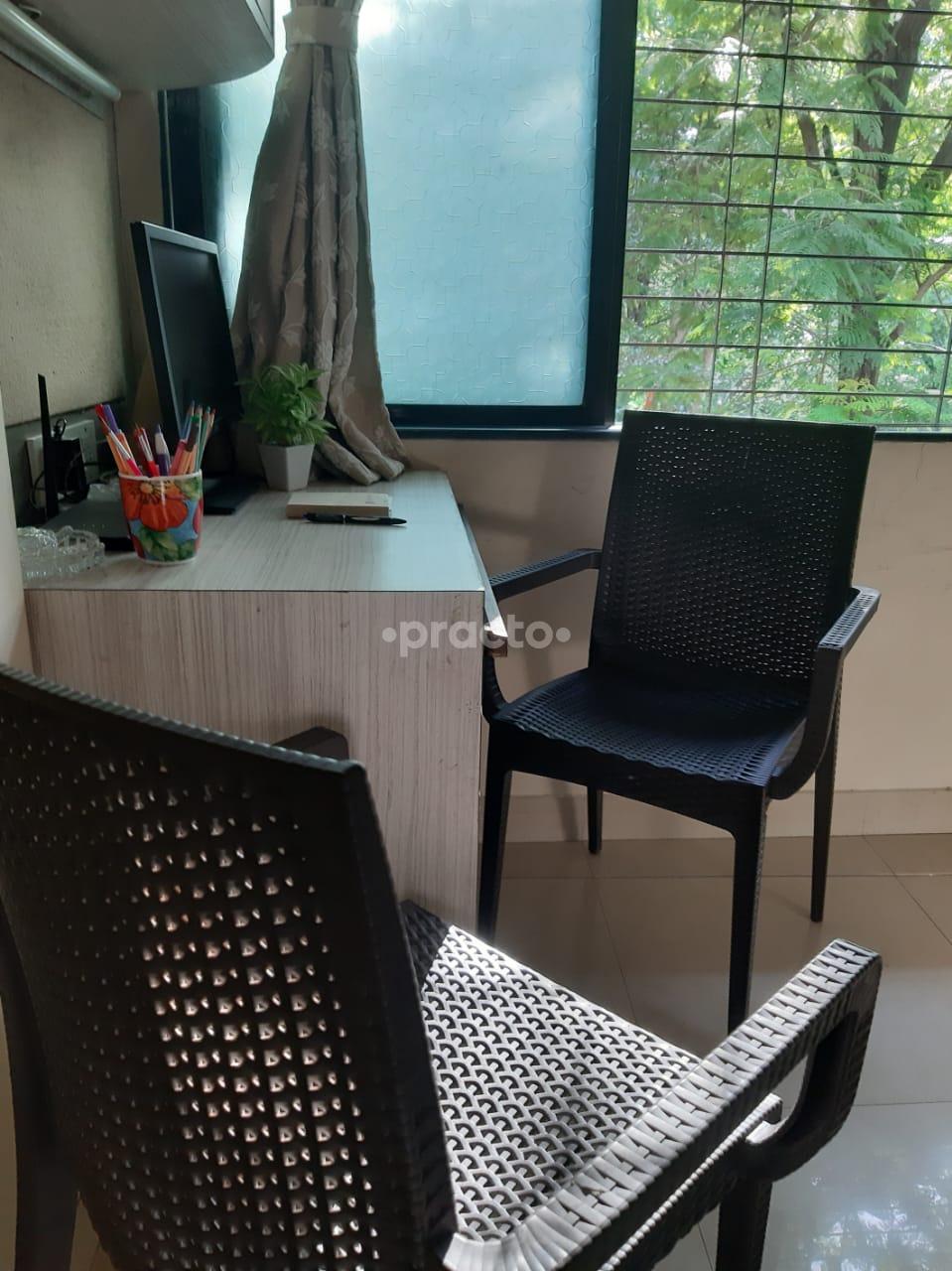 Consultation Room at Jinisha Bhatt Clinic Vileparle East Mumbai