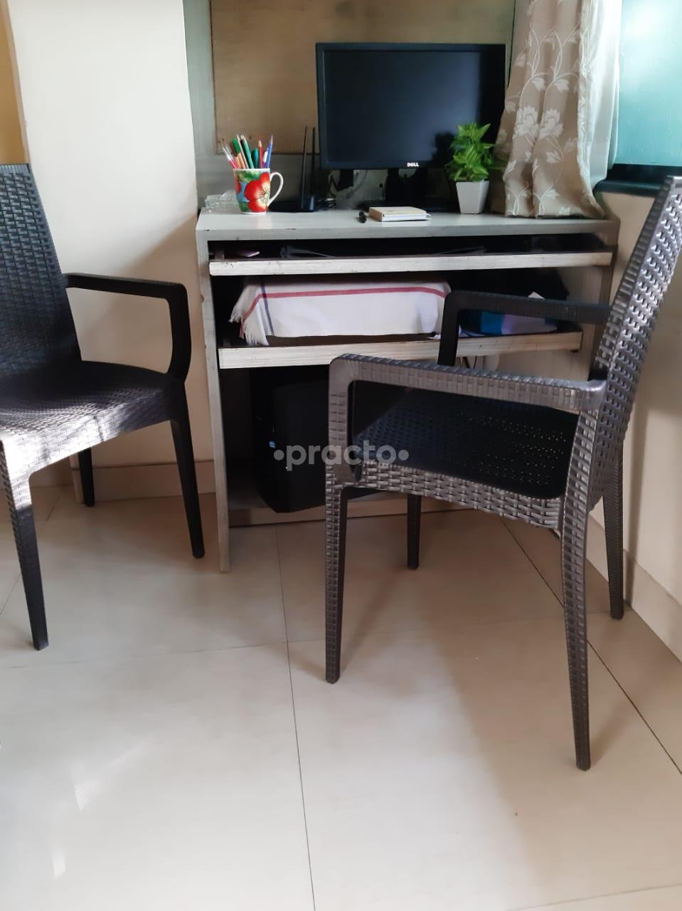 Consultation Room at Jinisha Bhatt Clinic Vileparle East Mumbai