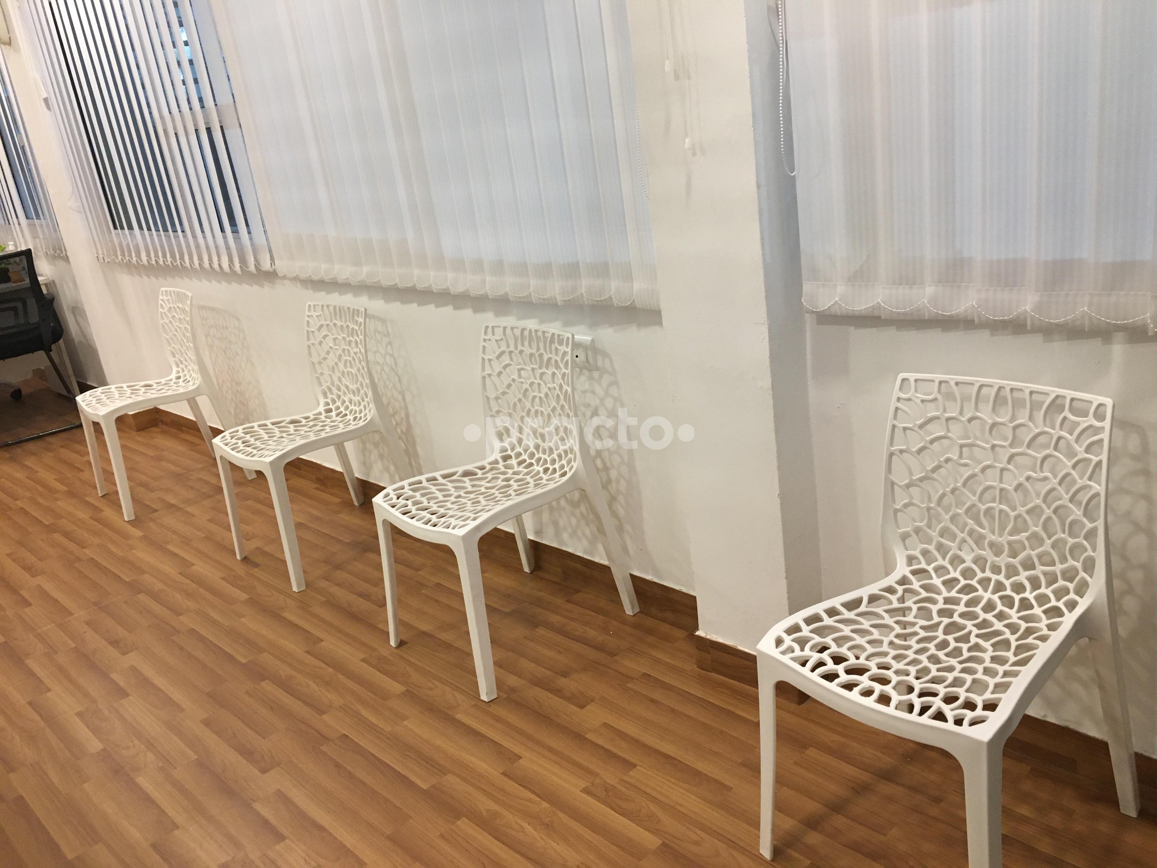 Waiting Area at Bridge Dental Sector 41 Noida
