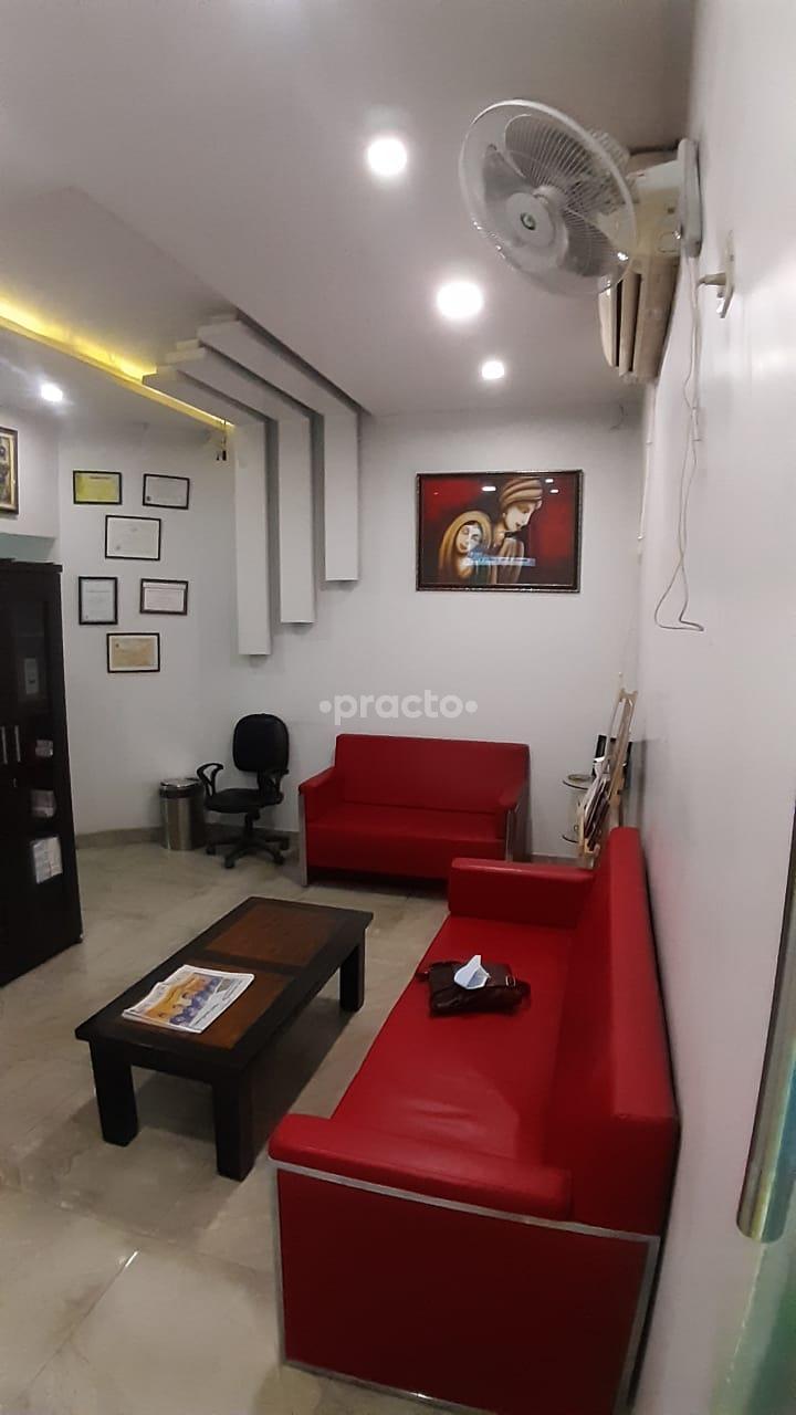 Waiting Area at Sharda Clinic Alaknanda Delhi