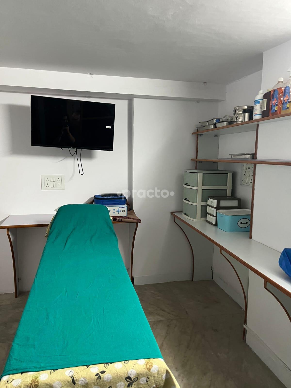 Examination Room at Swarn Vaidya Clinic Lajpat Nagar Delhi