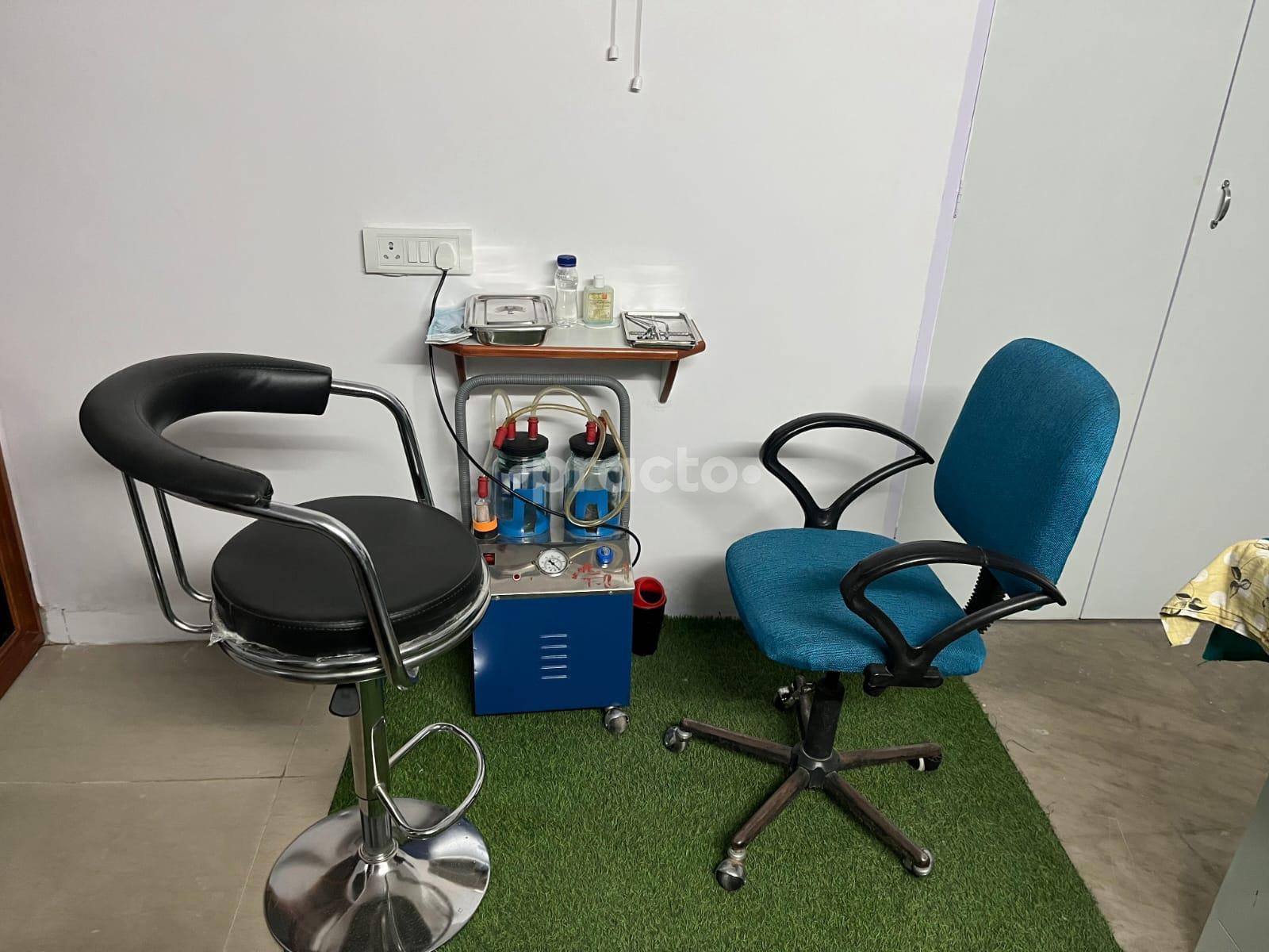 Examination Room at Swarn Vaidya Clinic Lajpat Nagar Delhi