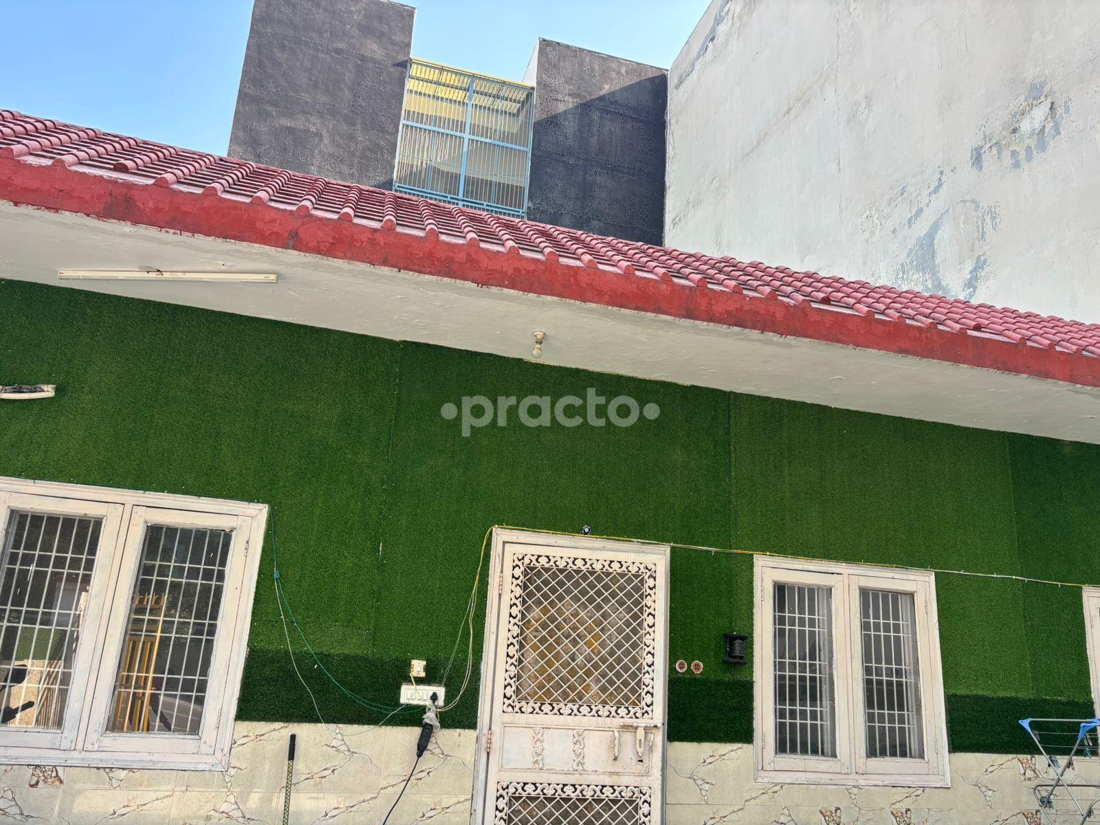 Outside Area at Neetika's Multispeciality clinic Sector 108 Noida