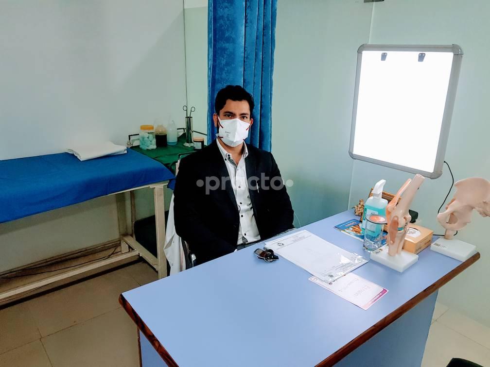 Consultation Room at ADVANCE ORTHO GYNAE CENTRE Ashok Vihar Phase 1 Delhi