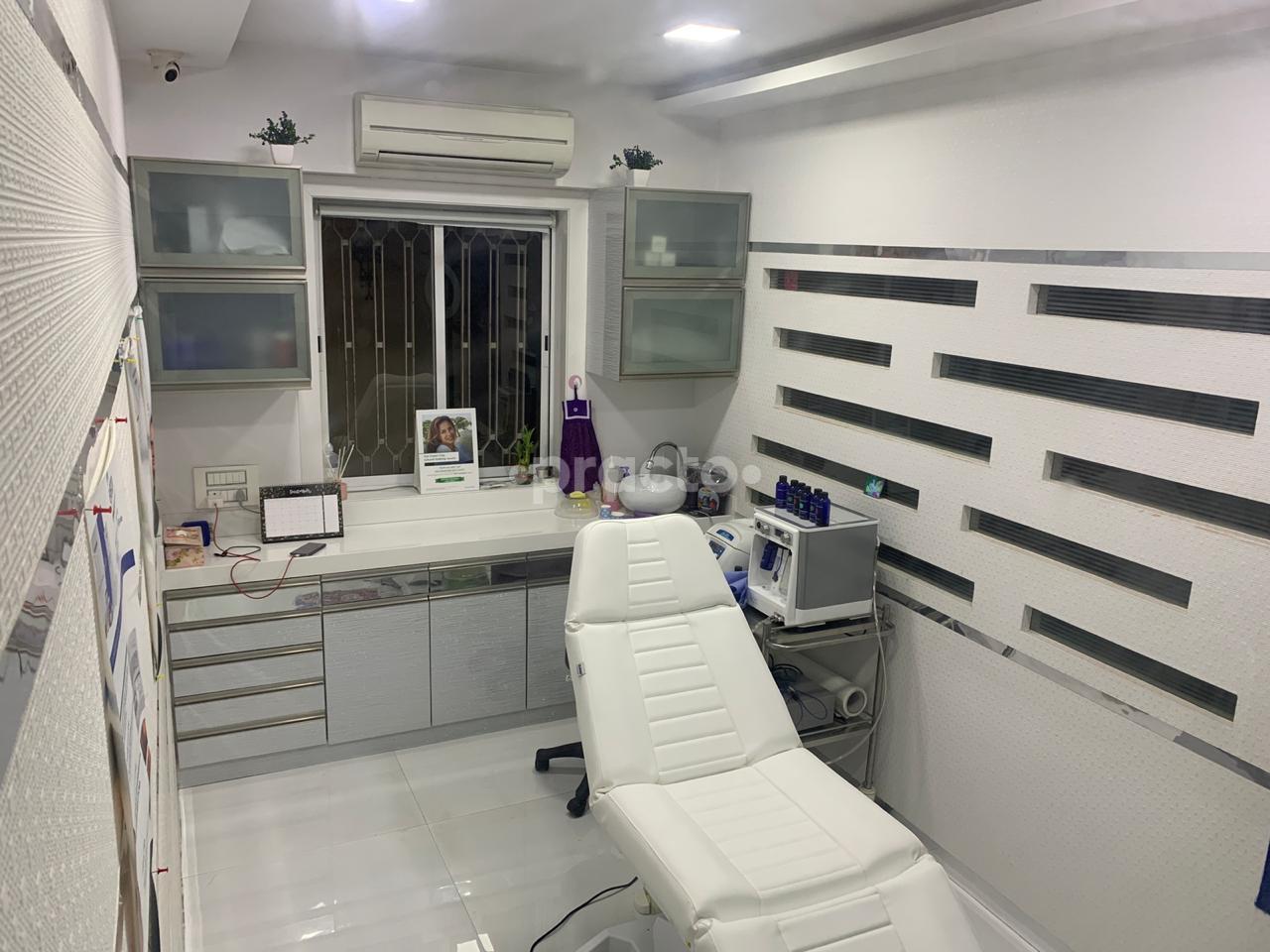 Examination Room at Natural Aesthetics Chembur East Mumbai