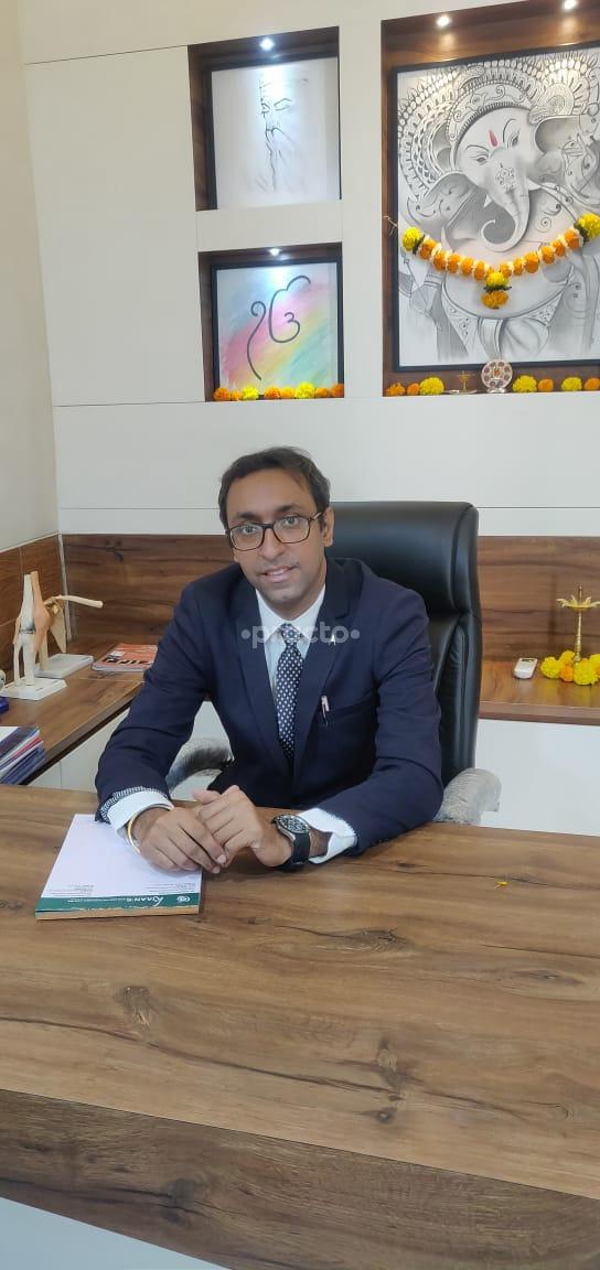 Consultation Room at Kiaan's Eye & Orthopedic Clinic Borivali Mumbai