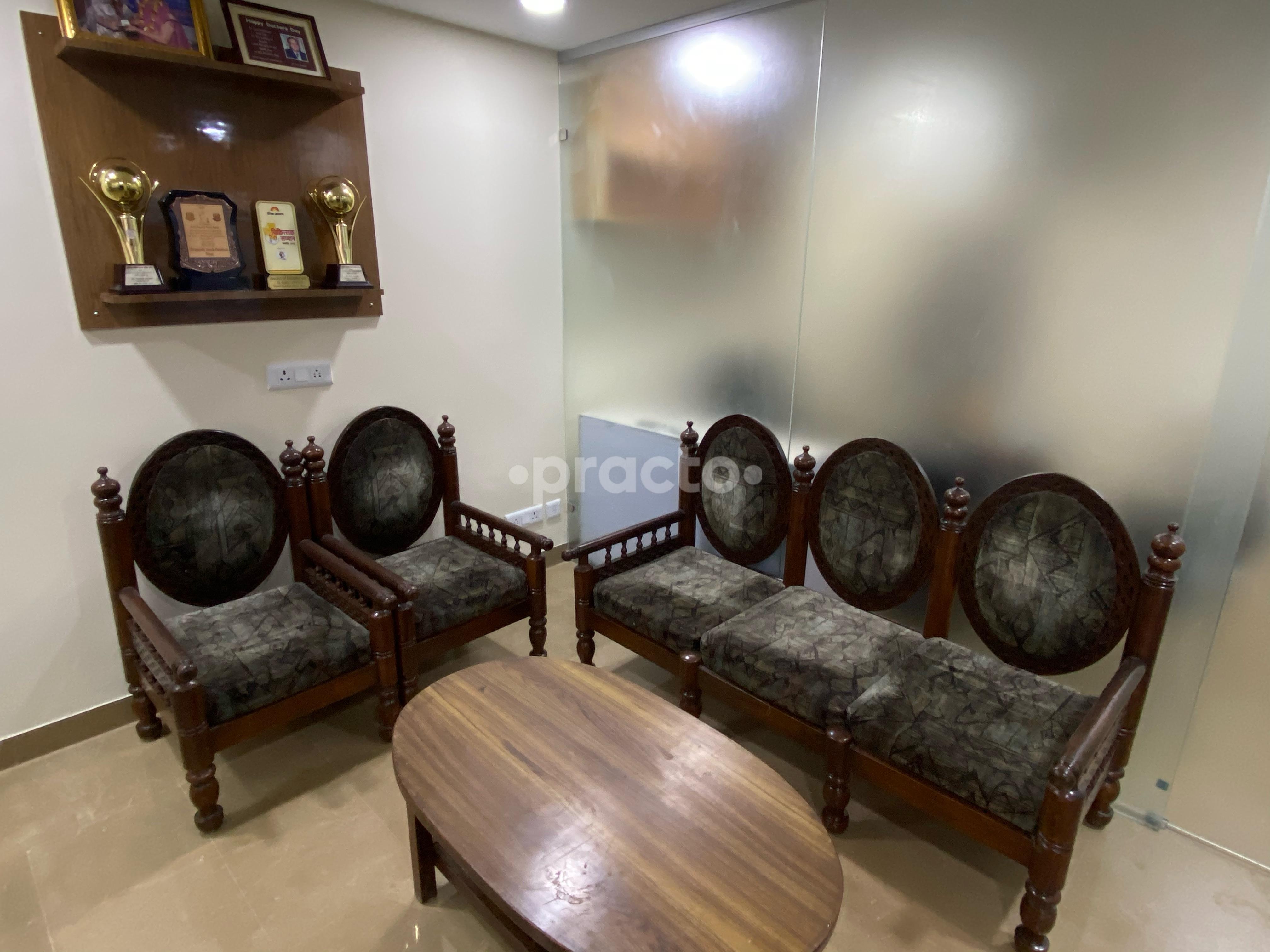 Waiting Area at Pushpan - The Family Clinic DLF Phase II Gurgaon